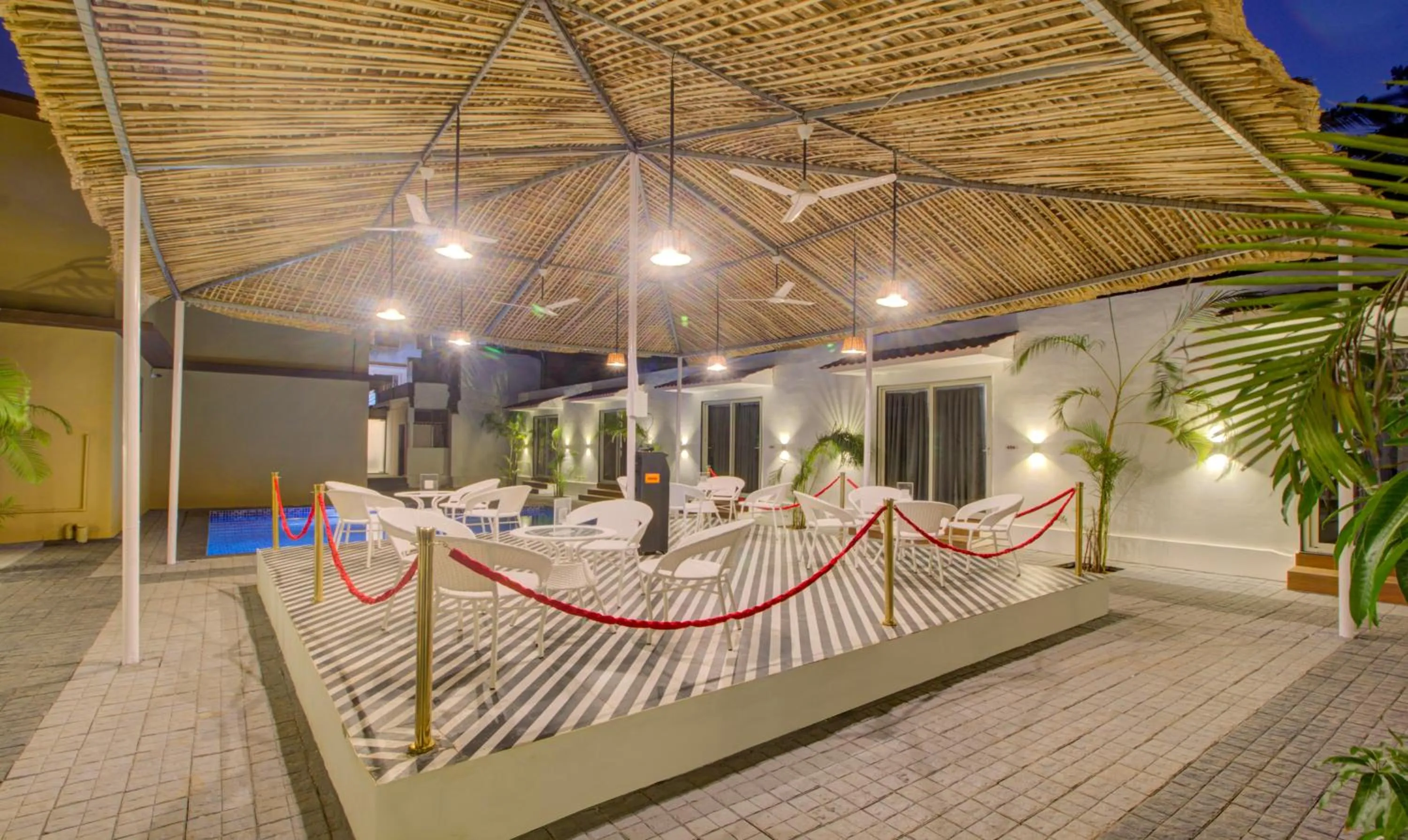 Restaurant/places to eat in Treebo Code Red