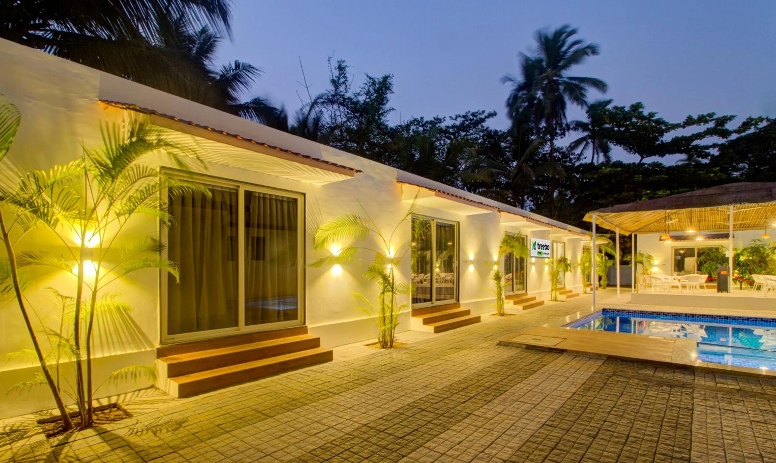 Facade/entrance in Treebo Code Red