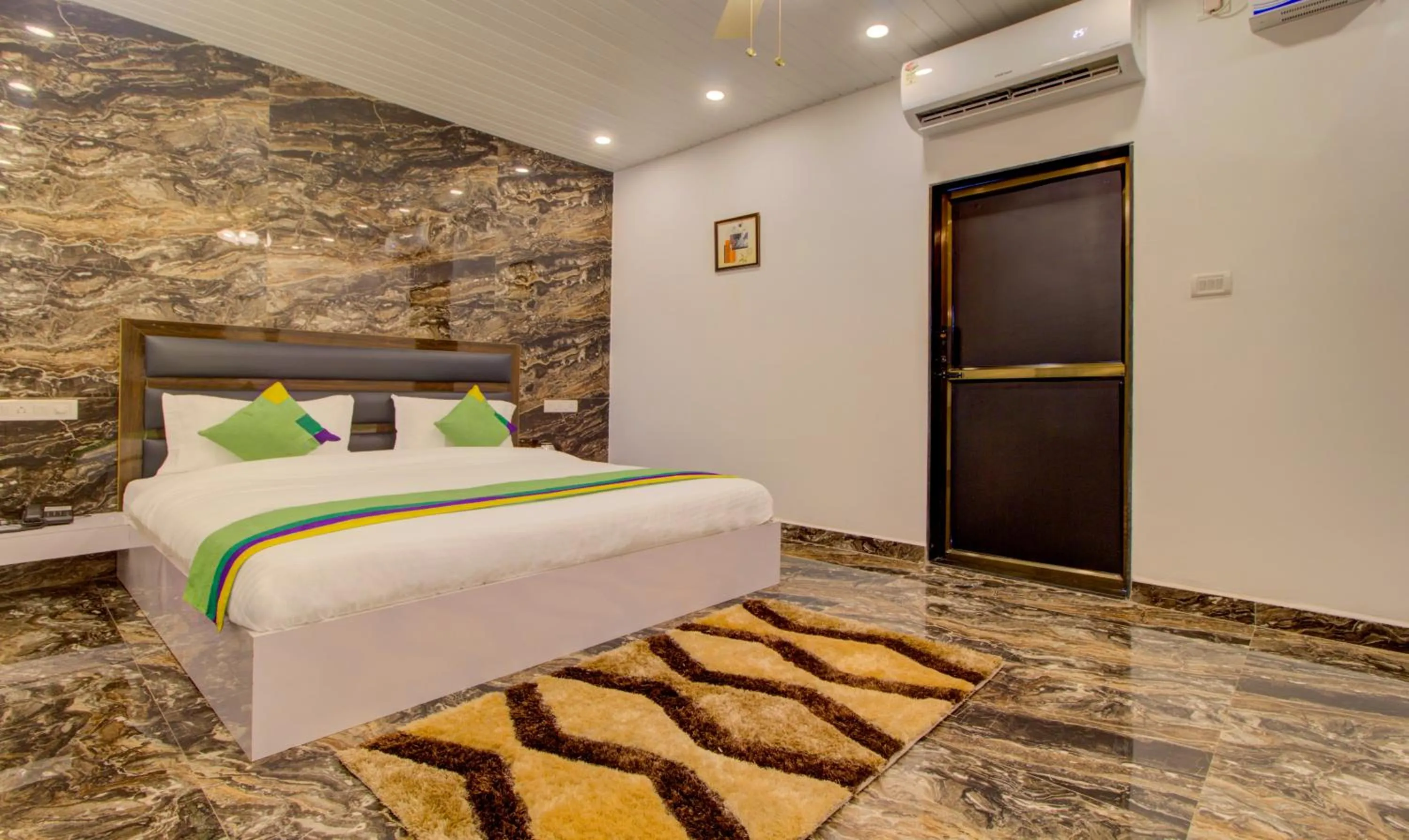 Bed in Treebo Code Red