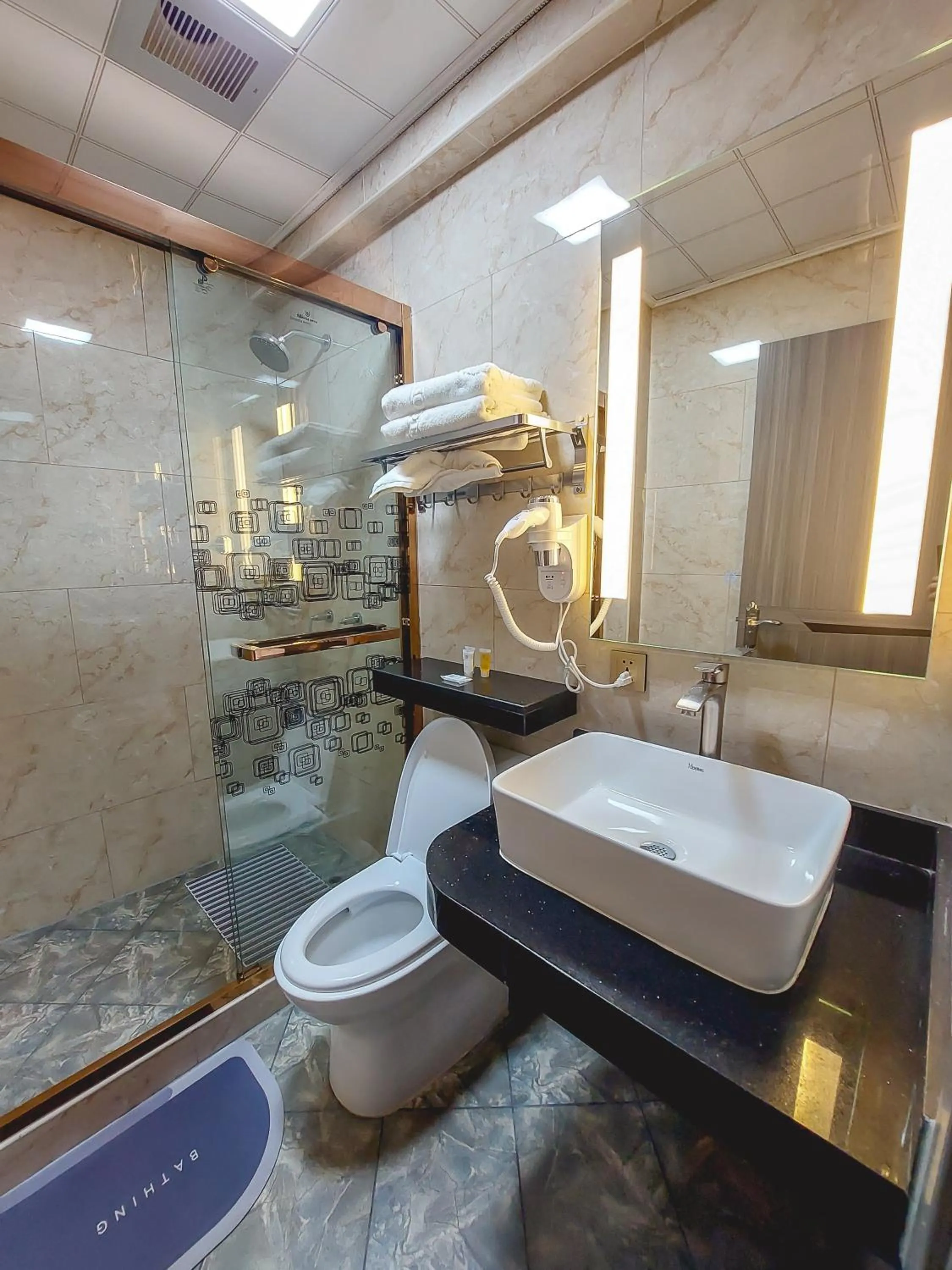 Bathroom in Gold Source Hotel