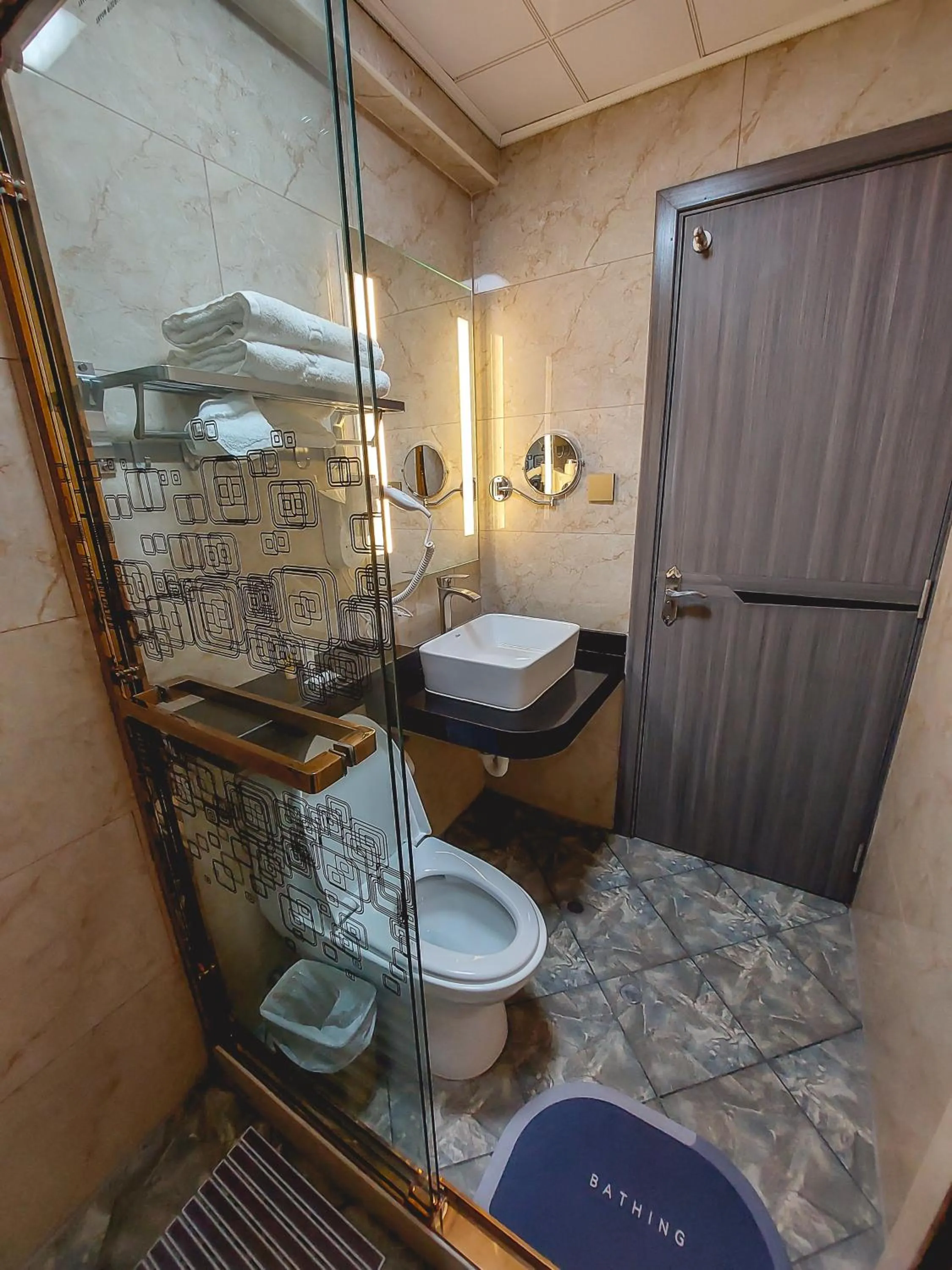 Bathroom in Gold Source Hotel