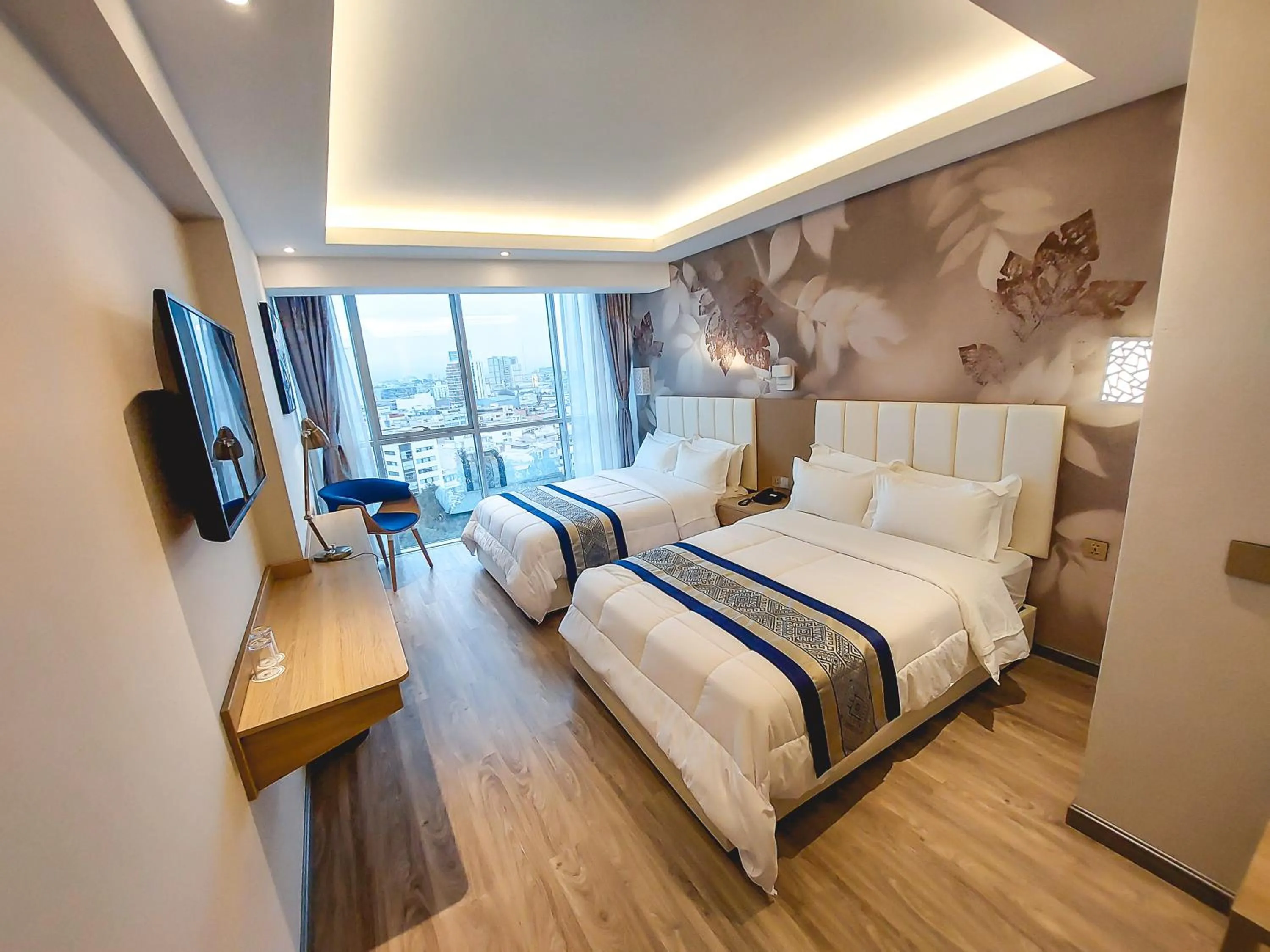 TV and multimedia, Bed in Gold Source Hotel