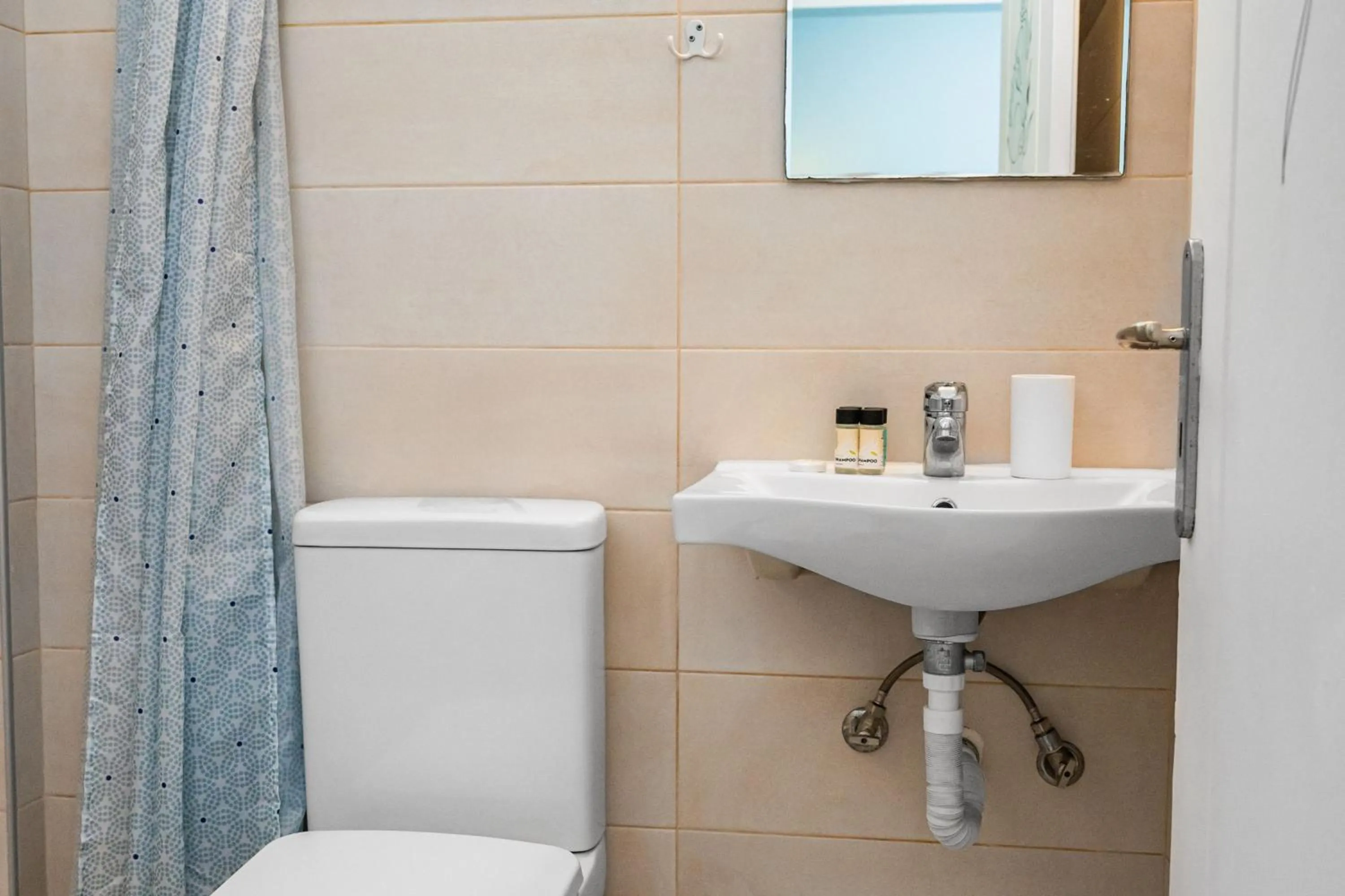 Toilet in Eva's Rooms