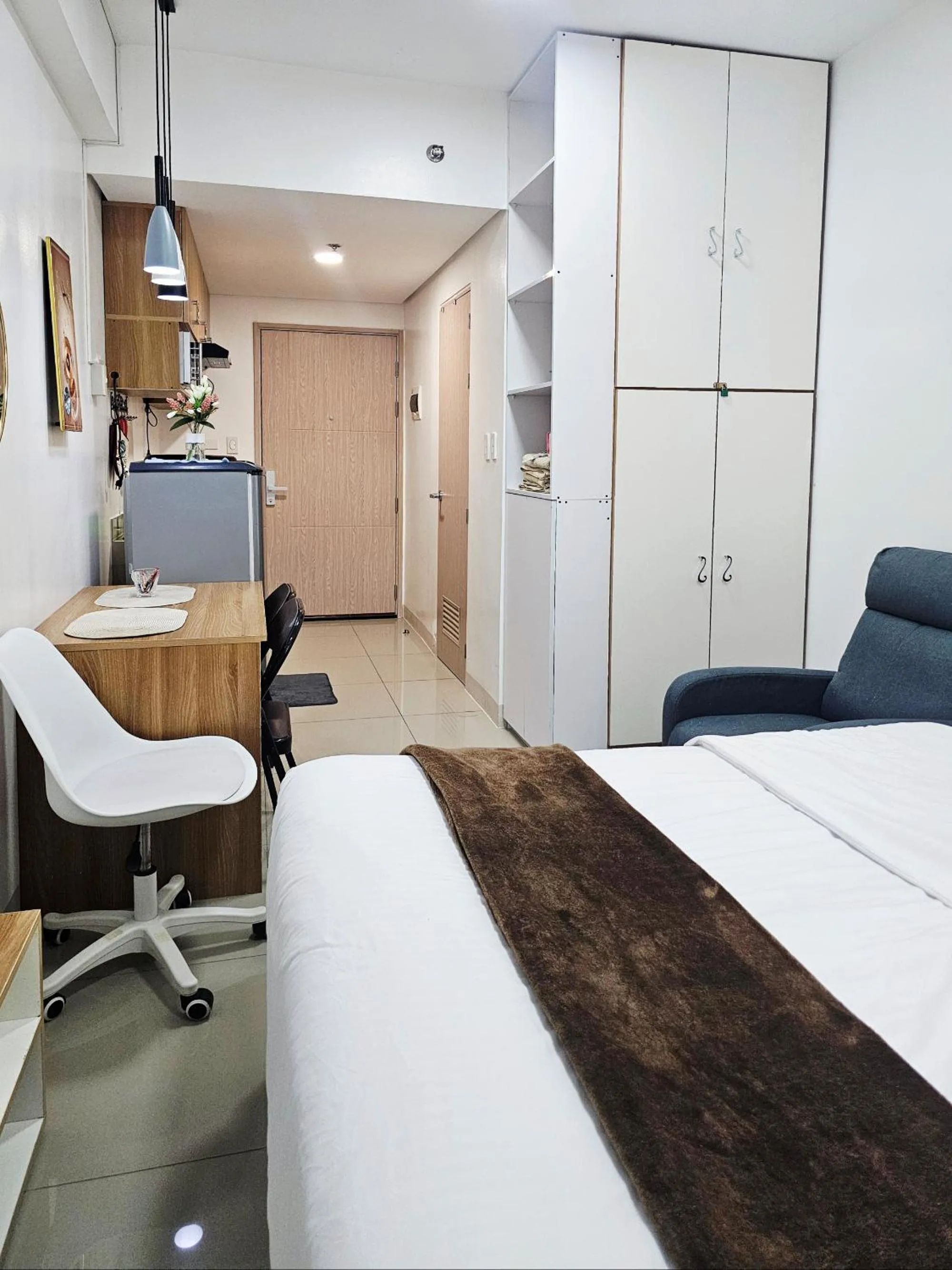 Bed in Acellyne's Suites at Green 2 Residences with Netflix!