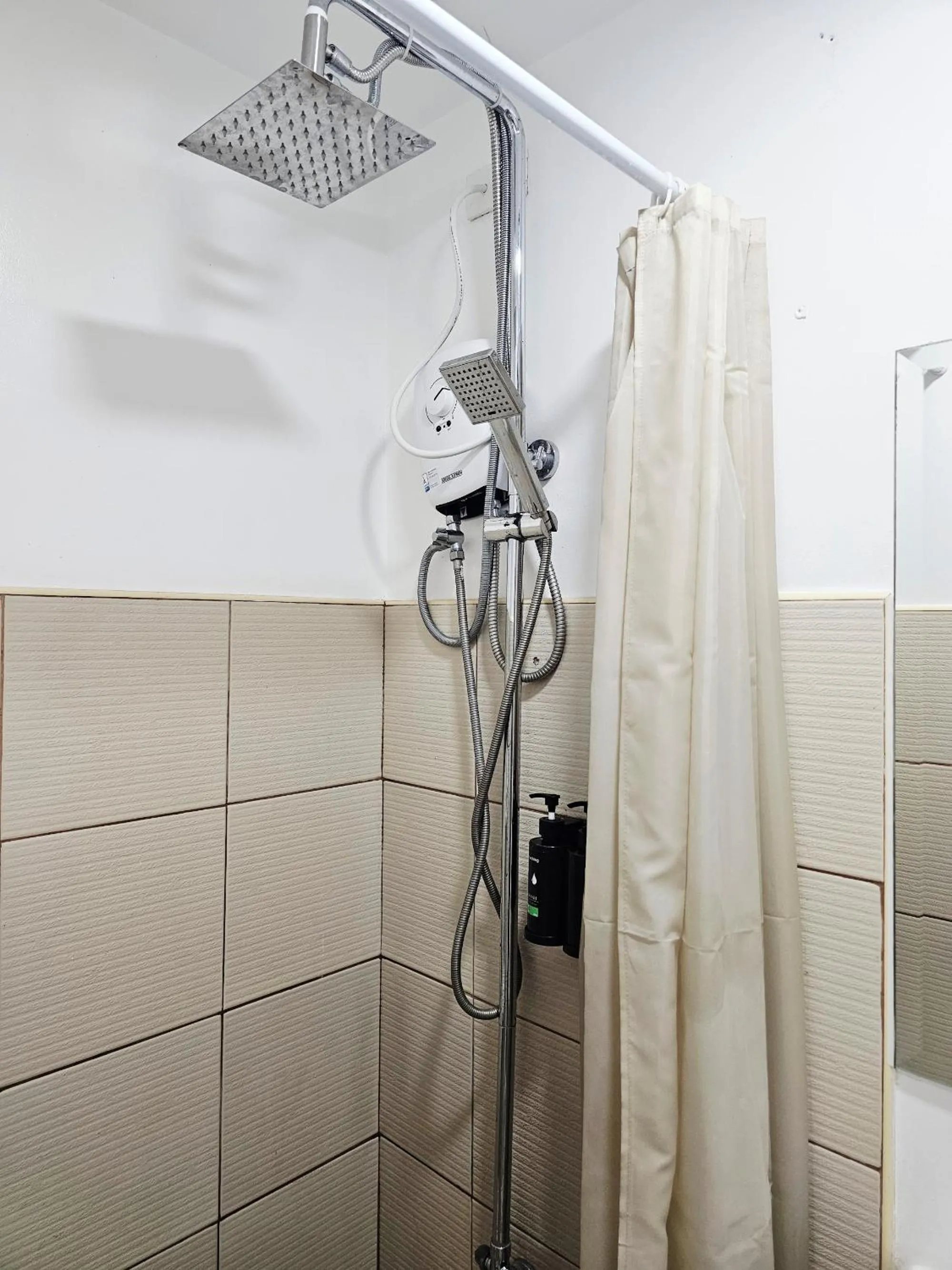 Shower in Acellyne's Suites at Green 2 Residences with Netflix!