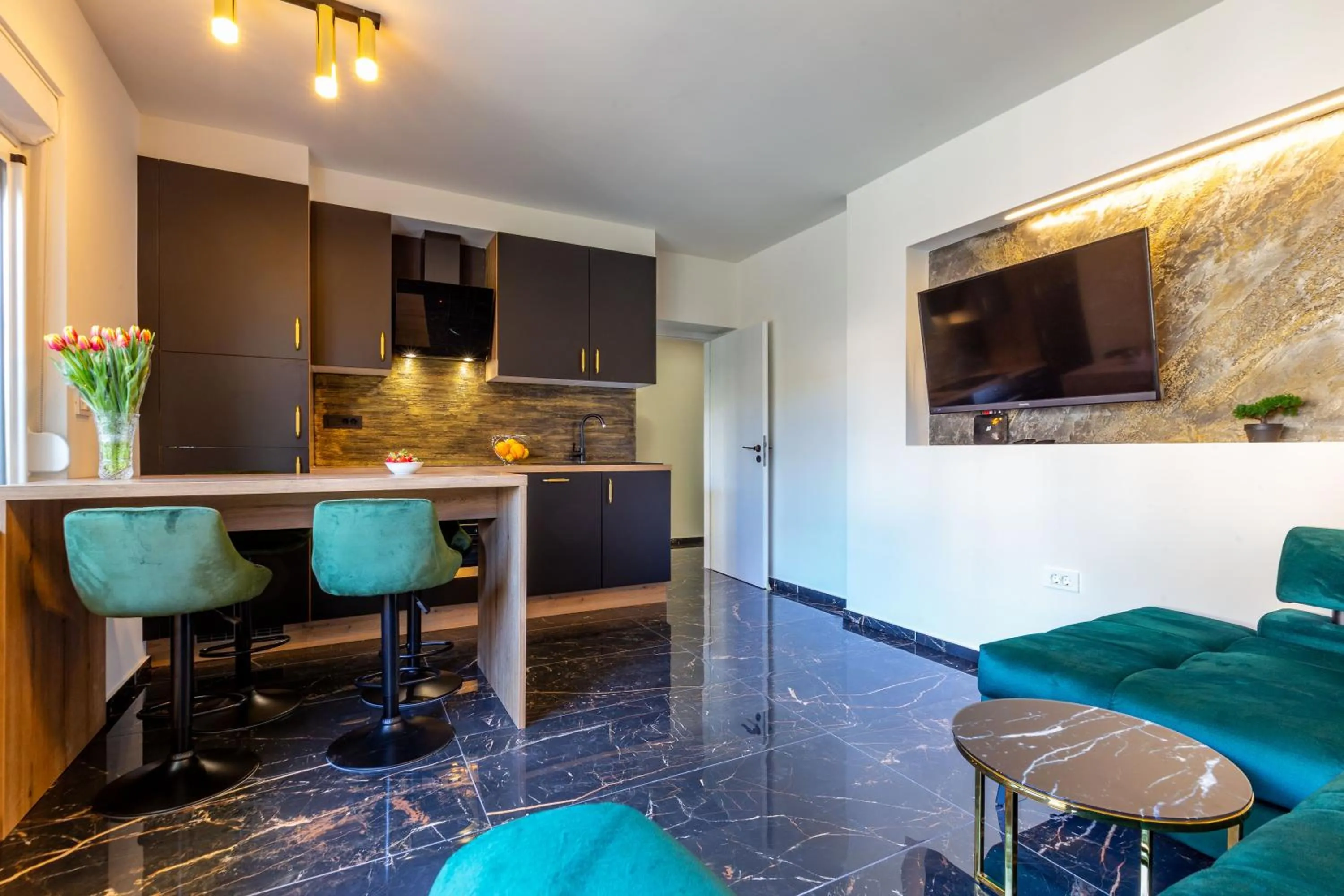 Luxury Hedone Apartment near the Bridge with Private SPA Zone