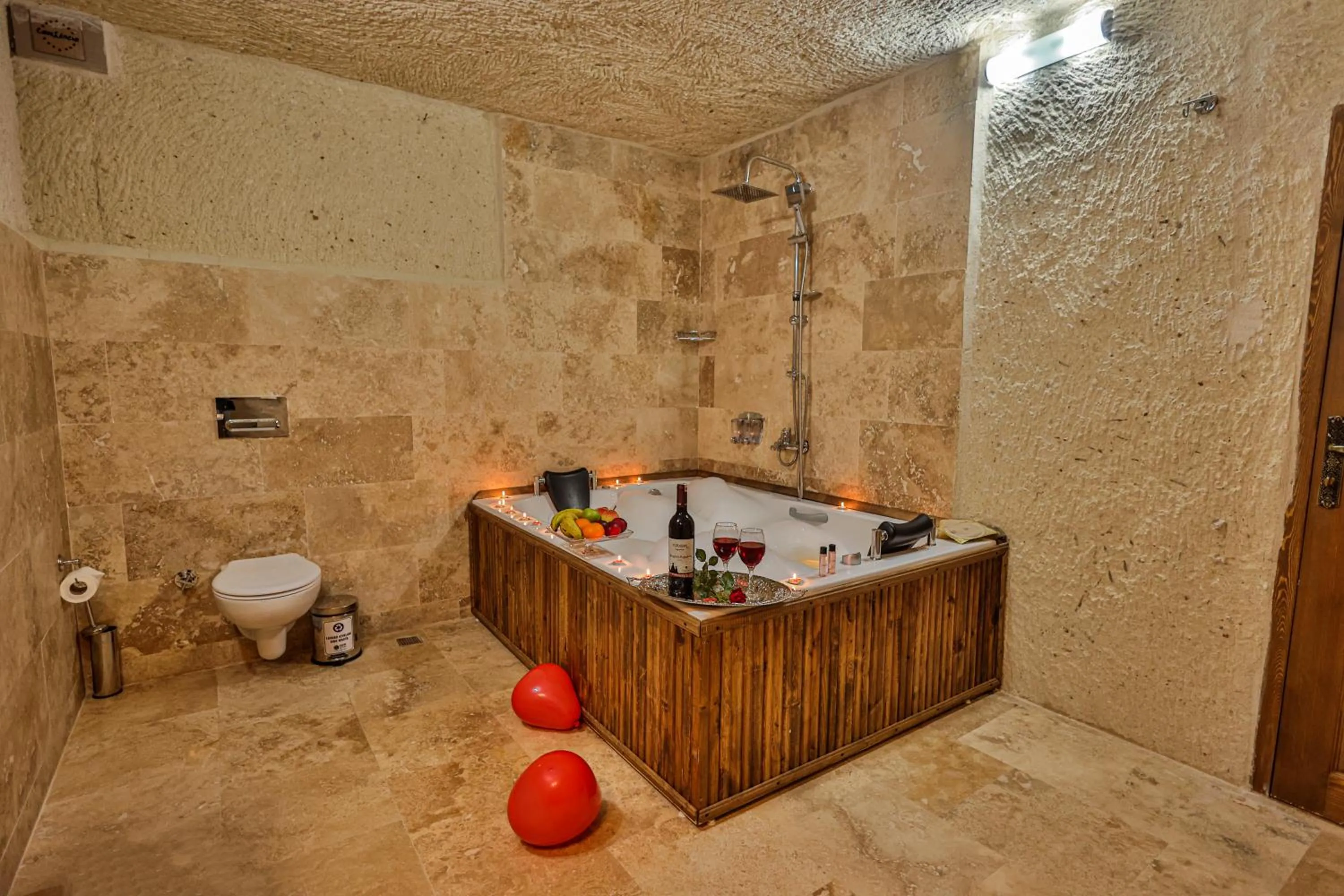 Hot Tub in CaveAdocia Stone&Cave Hotel