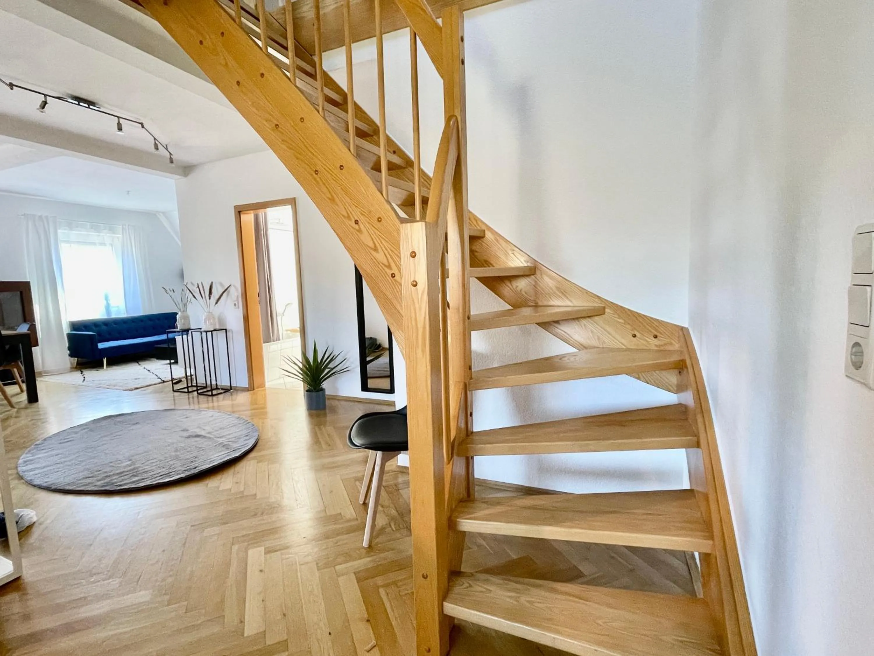Photo of the whole room, Bed in Design Maisonette I Kamin I 10 Personen I Netflix