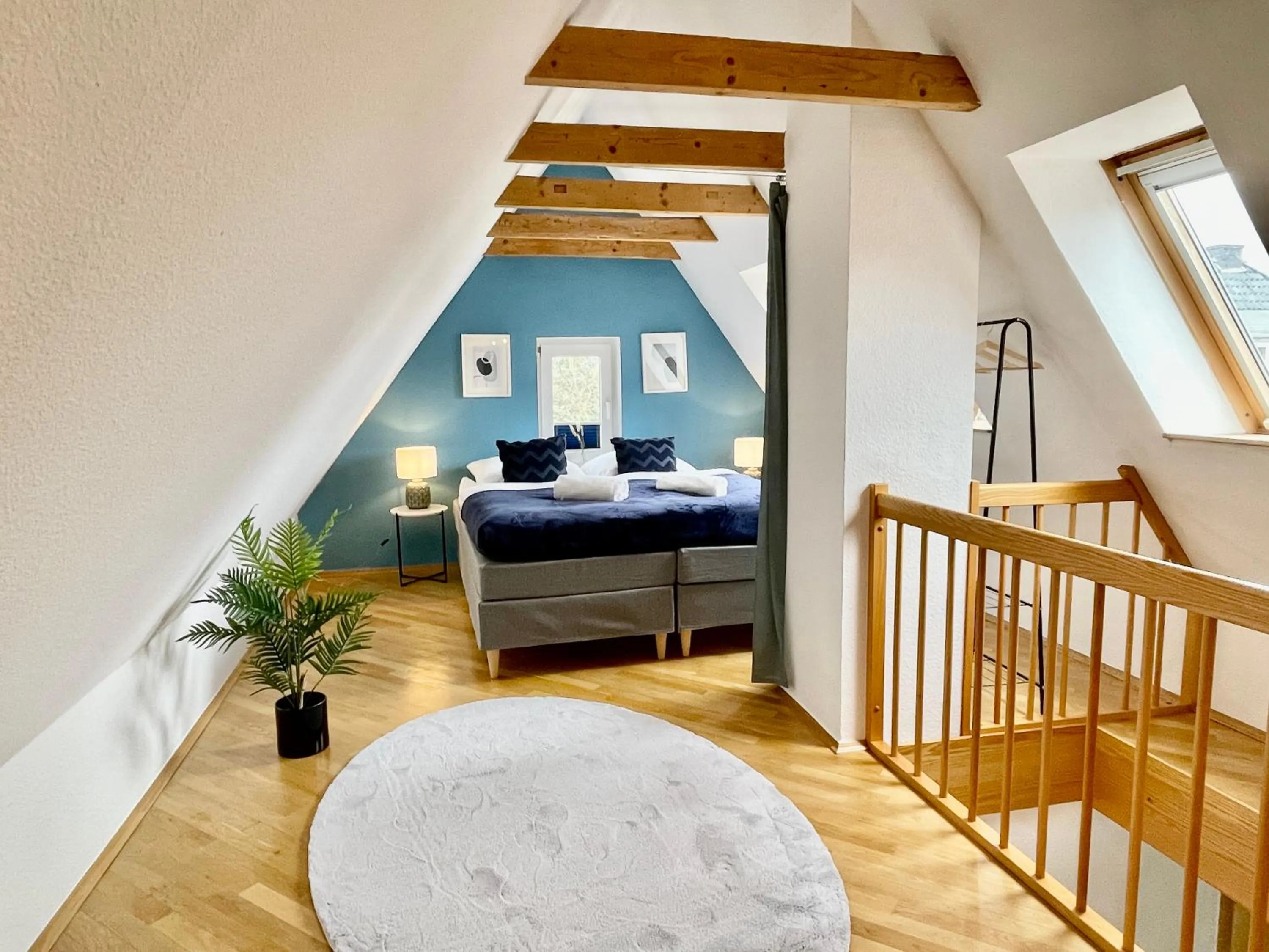 Bedroom, Bed in Design Maisonette I Kamin I 10 Personen I Netflix