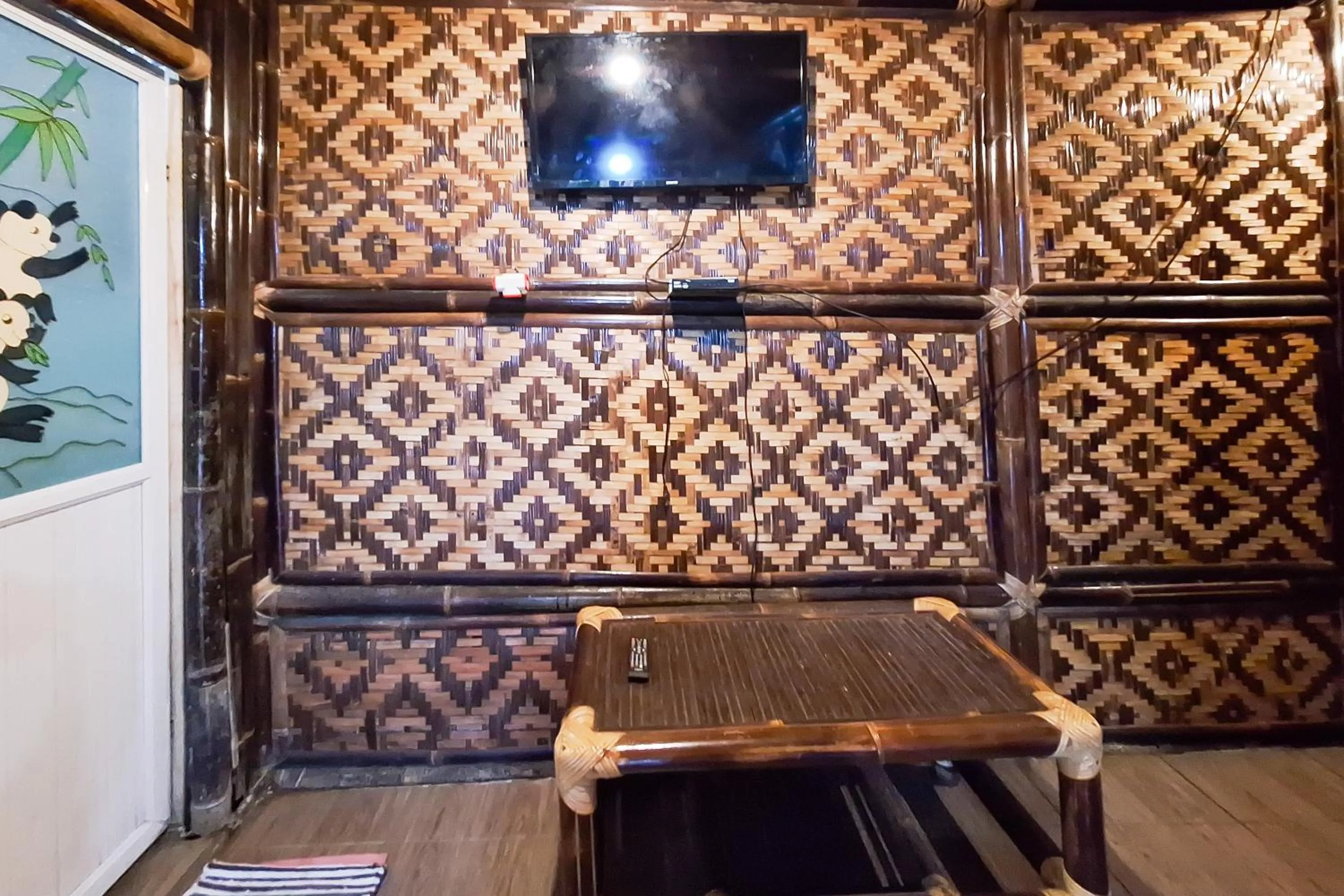 TV and multimedia in RedDoorz at Kampung Istal Bogor