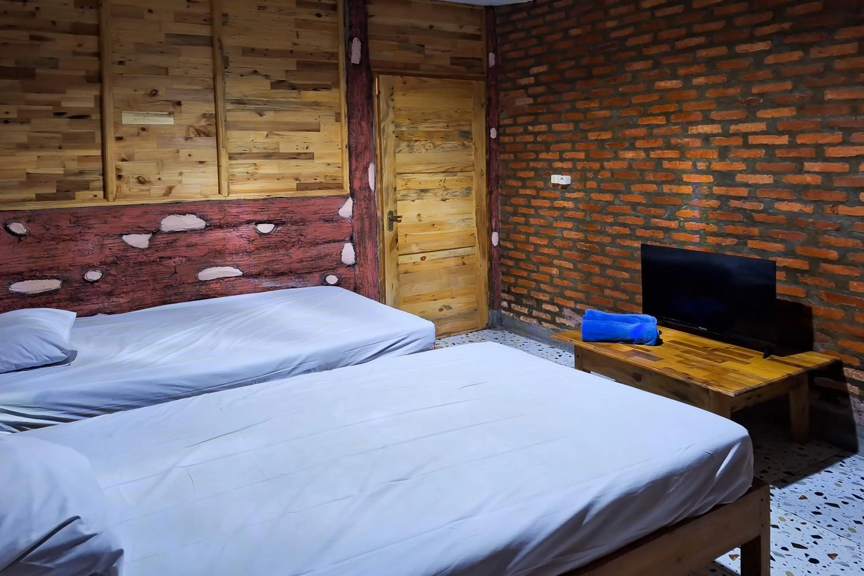 Bedroom, Bed in RedDoorz at Kampung Istal Bogor