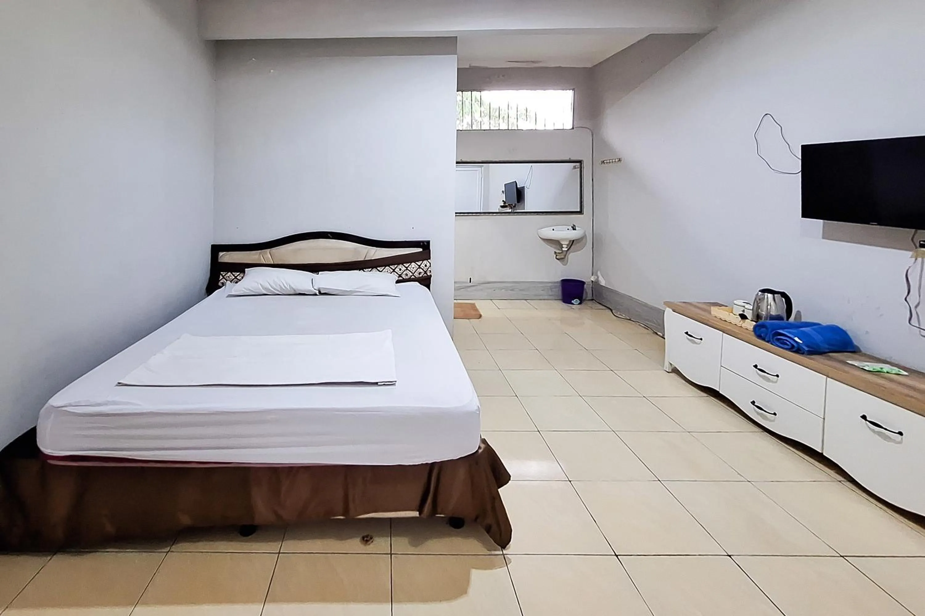 Bedroom, Bed in RedDoorz at Kampung Istal Bogor