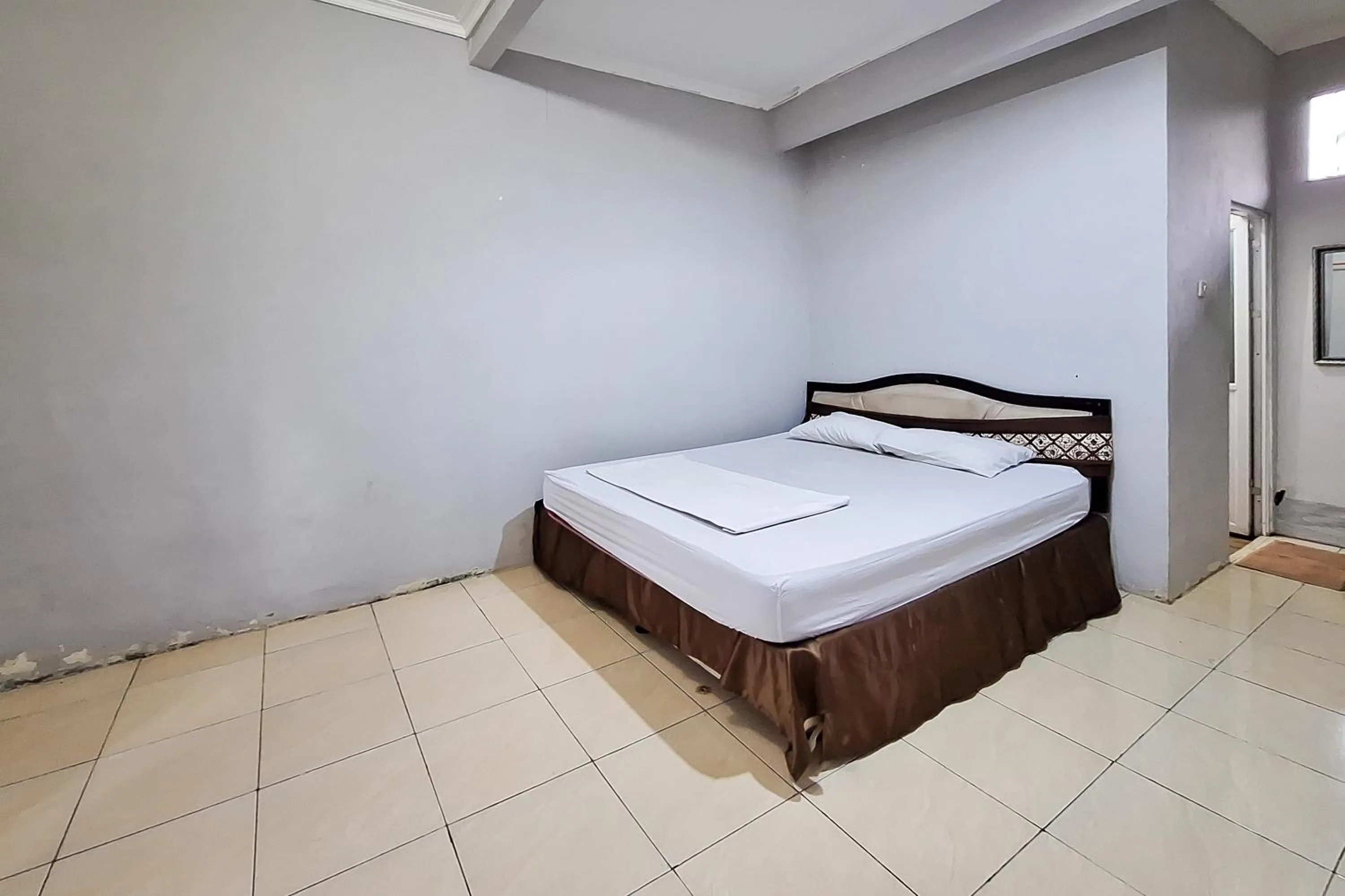 Bedroom, Bed in RedDoorz at Kampung Istal Bogor