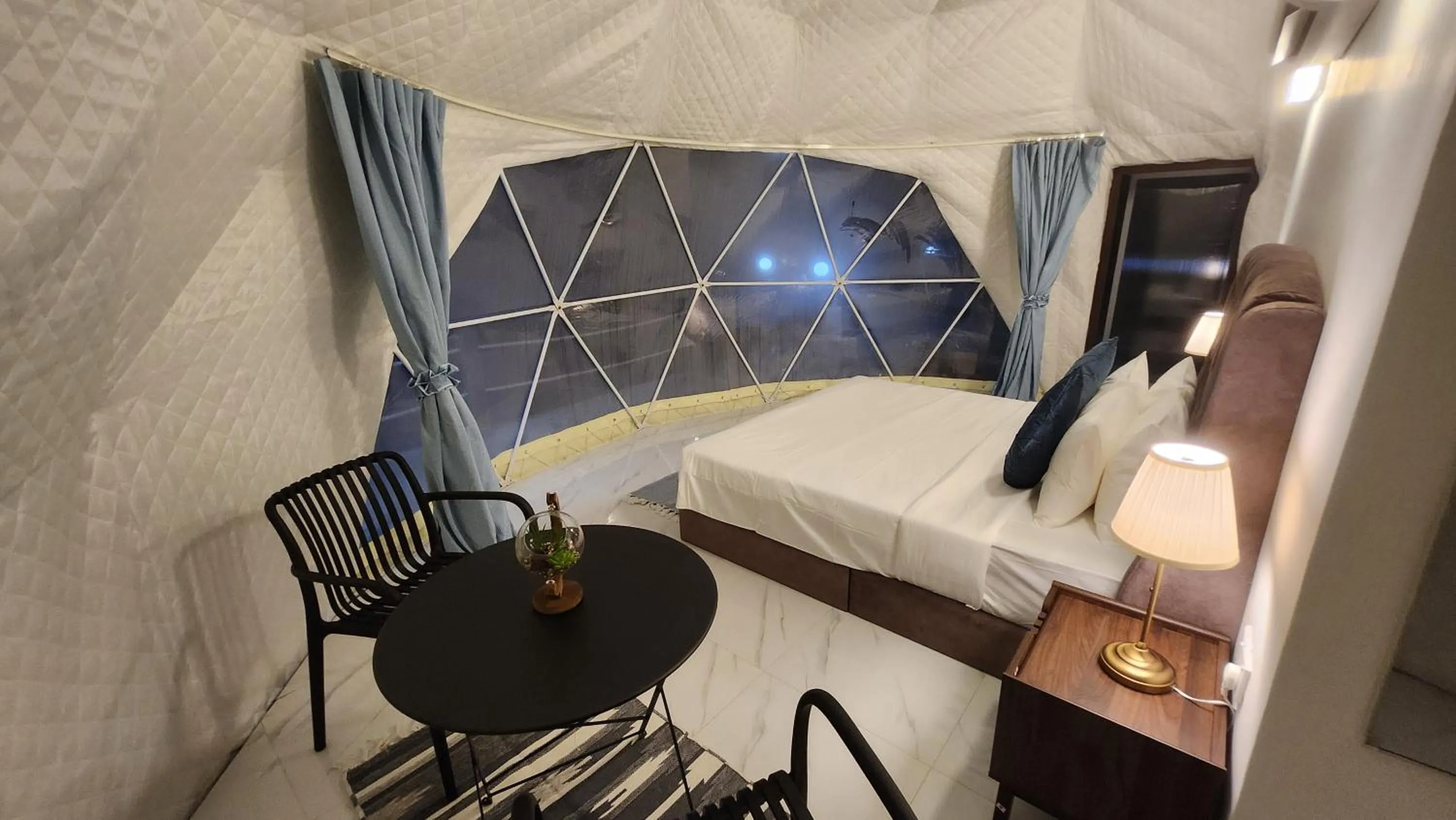 Photo of the whole room, Bed in Dumba Bay Tioman