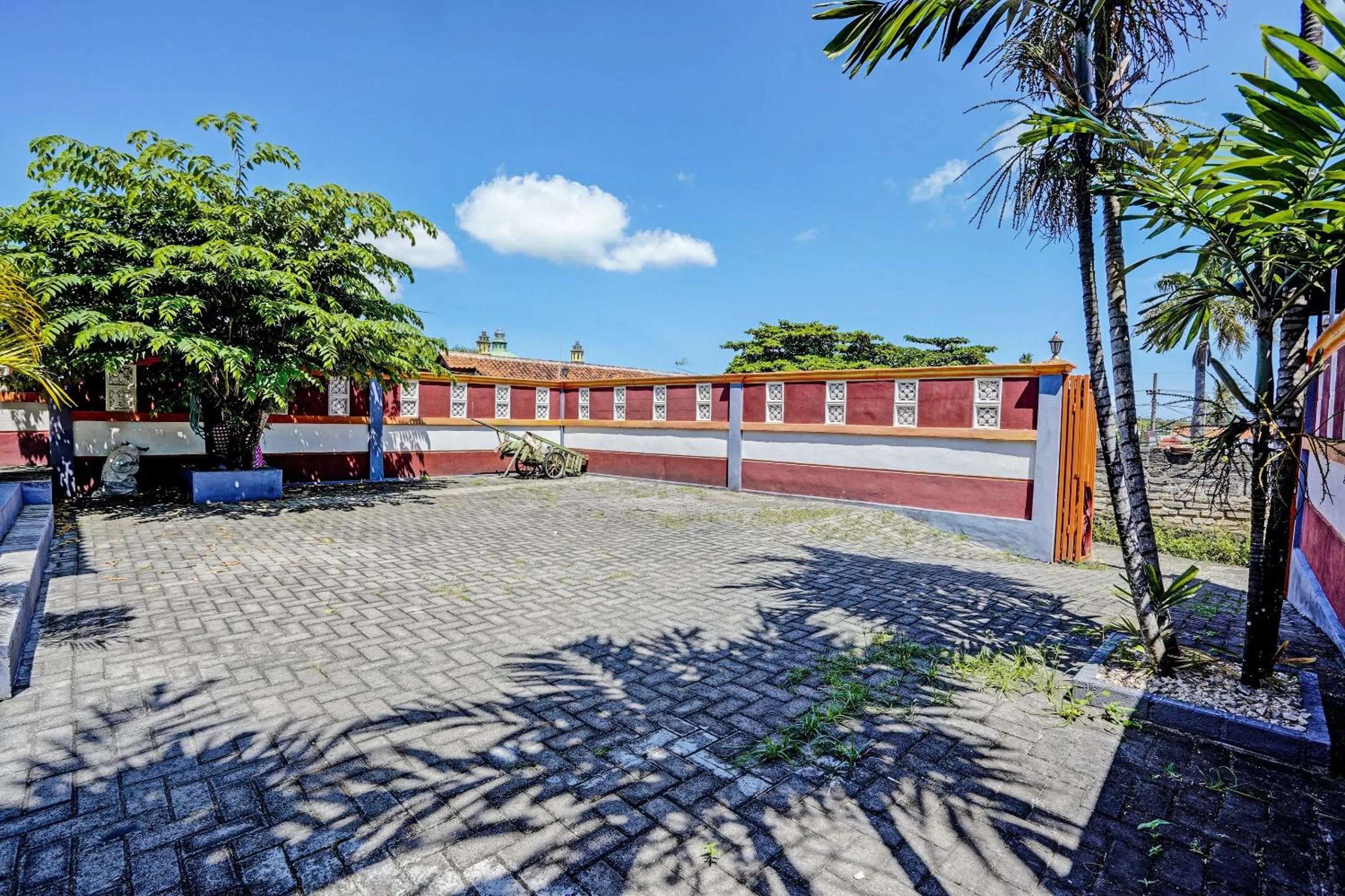 Lobby or reception in Hotel O Penginapan Kangean SyariahNearTaman Merdeka Kalianget