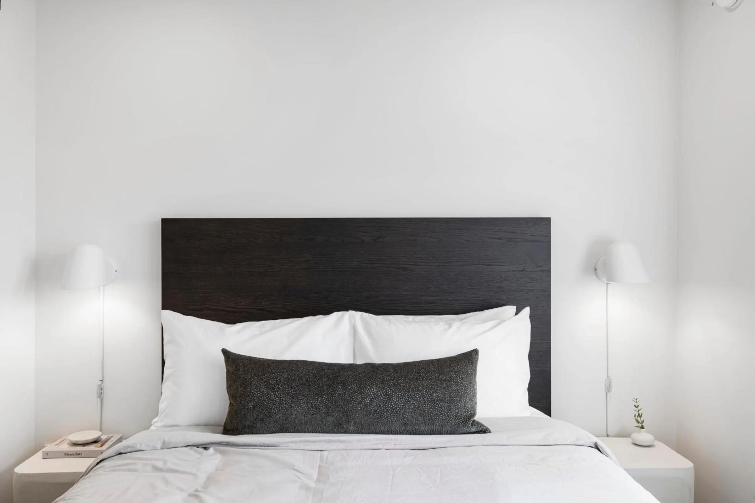 Bed in Casa Jardin - Boutique Suites in Downtown Santa Barbara