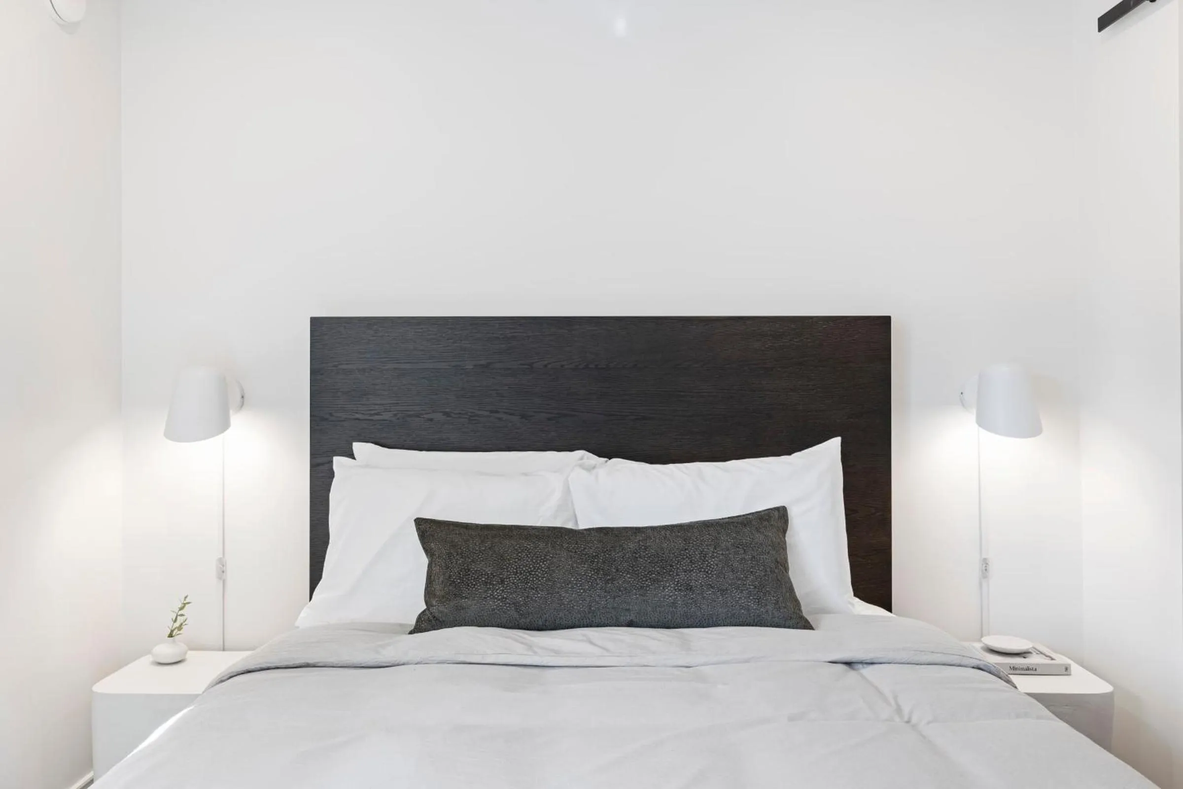 Bed in Casa Jardin - Boutique Suites in Downtown Santa Barbara