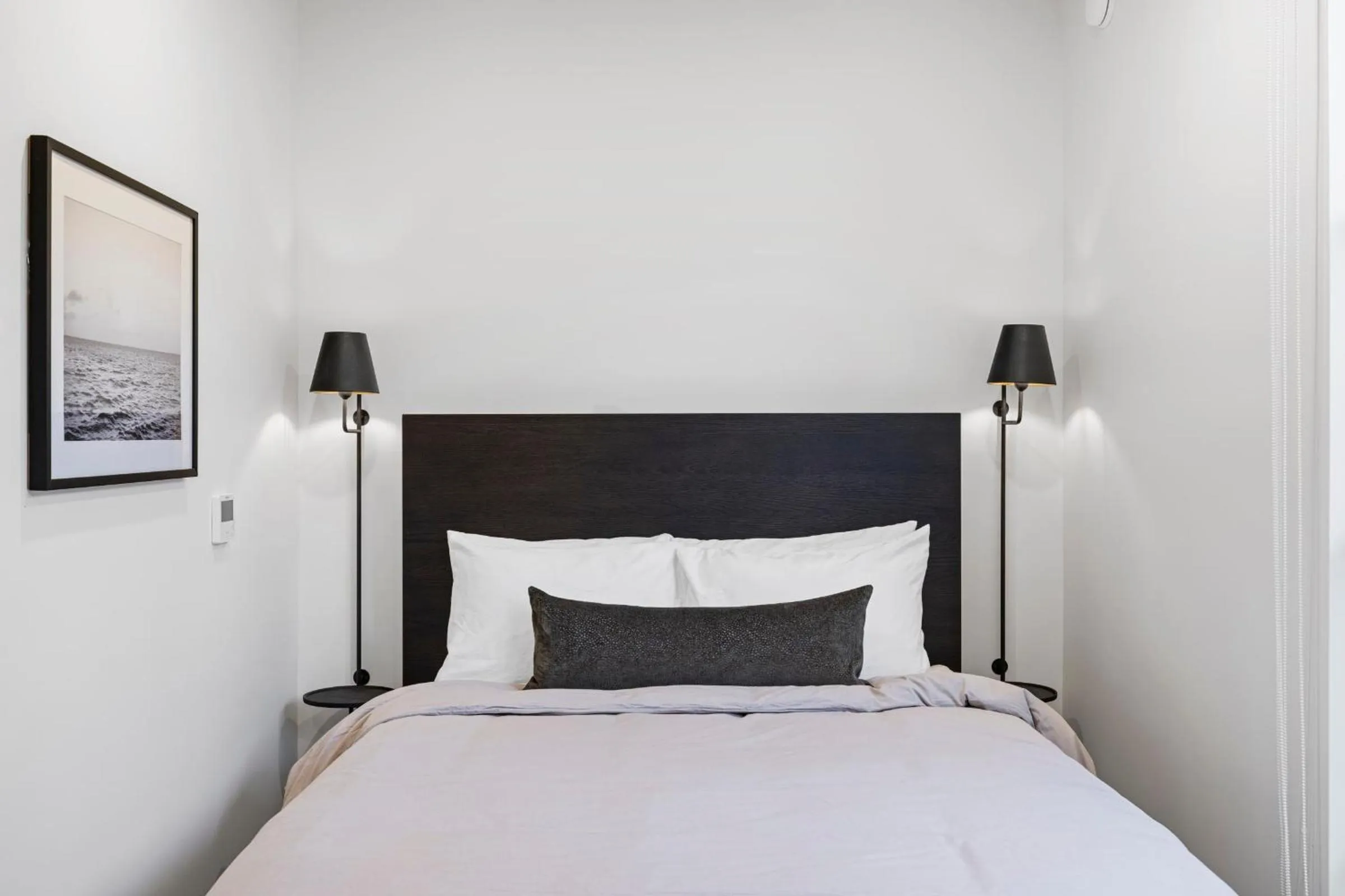 Bed in Casa Jardin - Boutique Suites in Downtown Santa Barbara