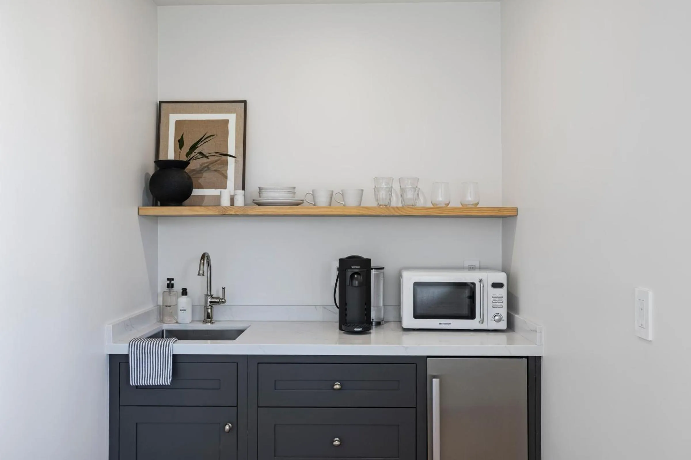 Coffee/tea facilities in Casa Jardin - Boutique Suites in Downtown Santa Barbara