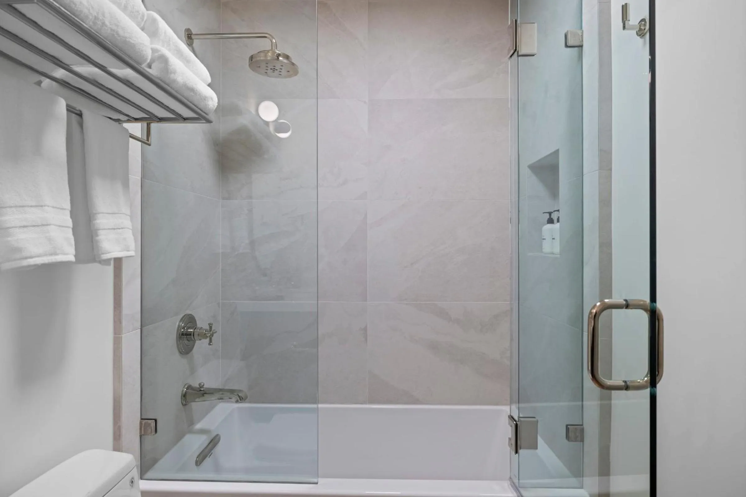 Shower in Casa Jardin - Boutique Suites in Downtown Santa Barbara