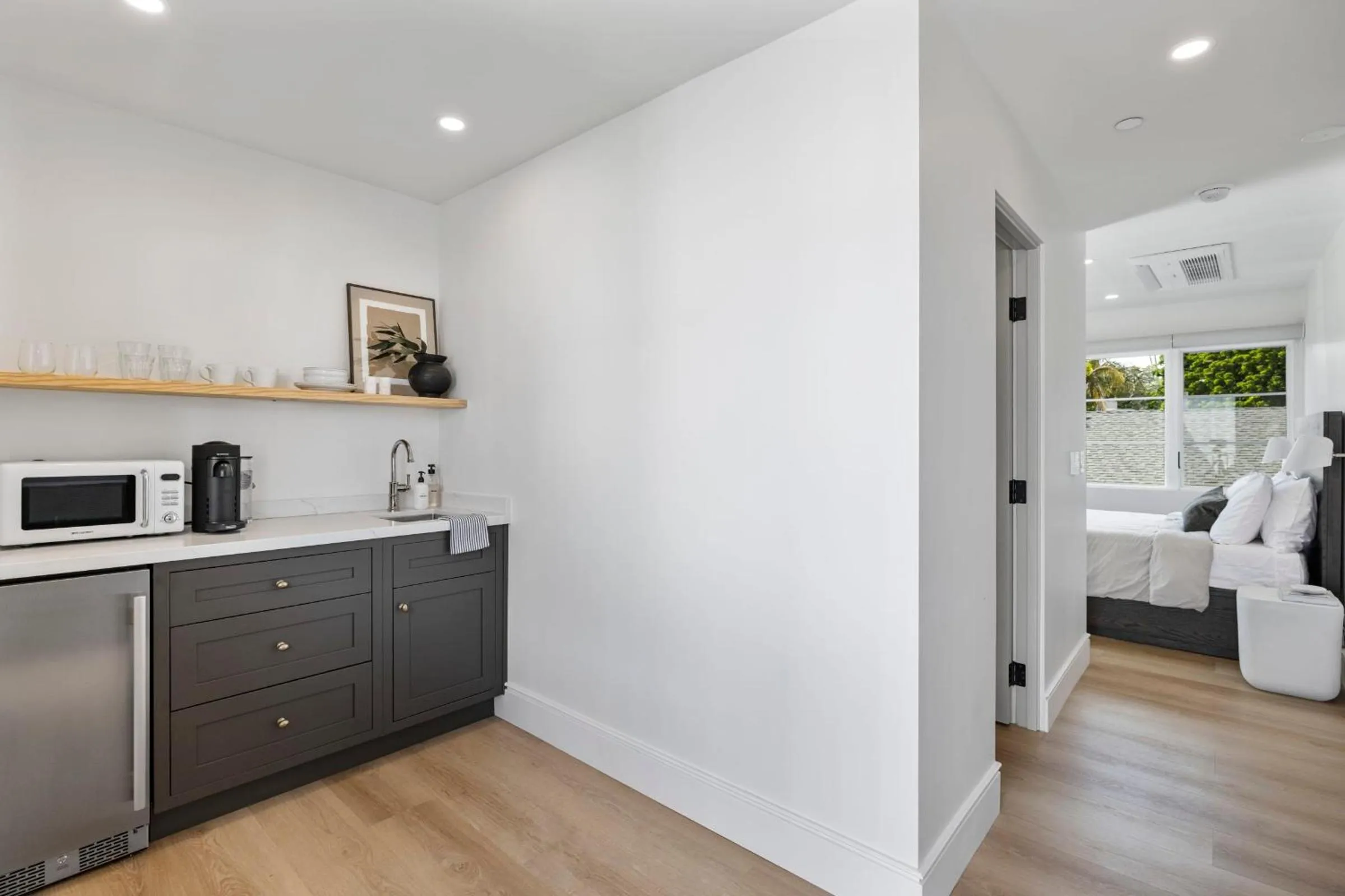 Bed in Casa Jardin - Boutique Suites in Downtown Santa Barbara