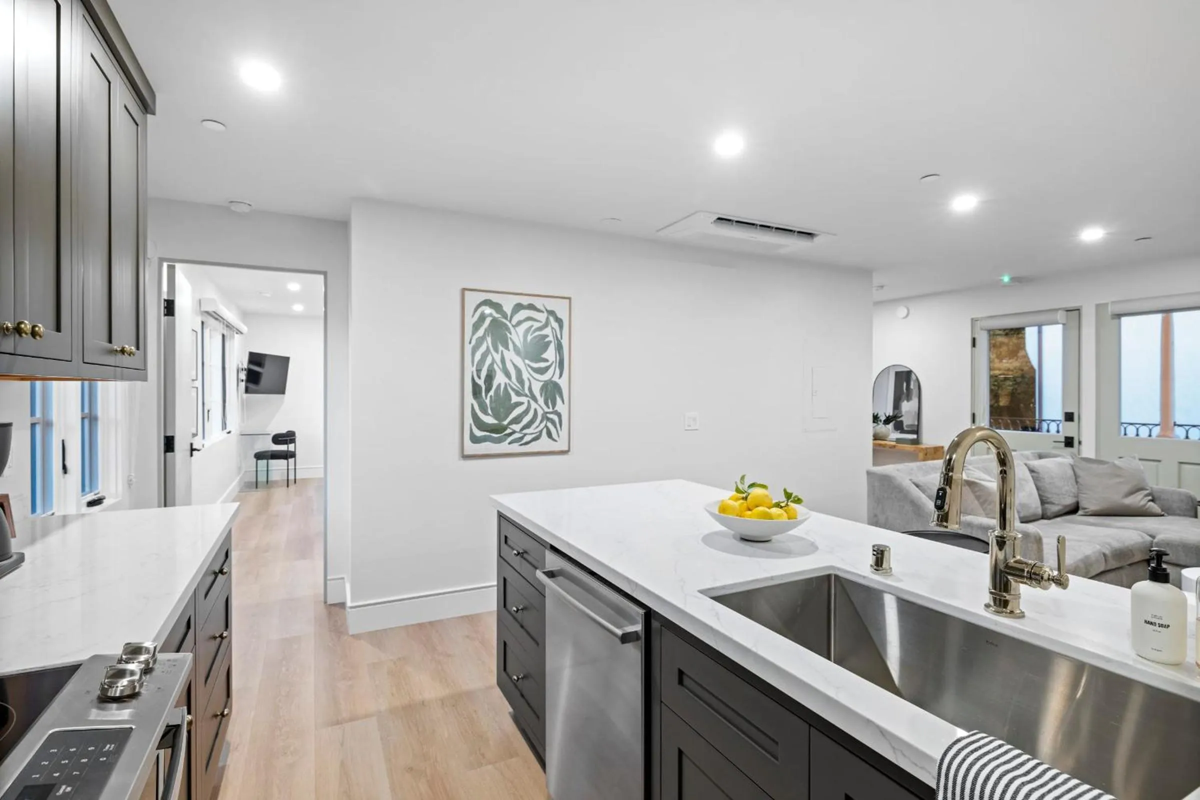 Kitchen or kitchenette in Casa Jardin - Boutique Suites in Downtown Santa Barbara