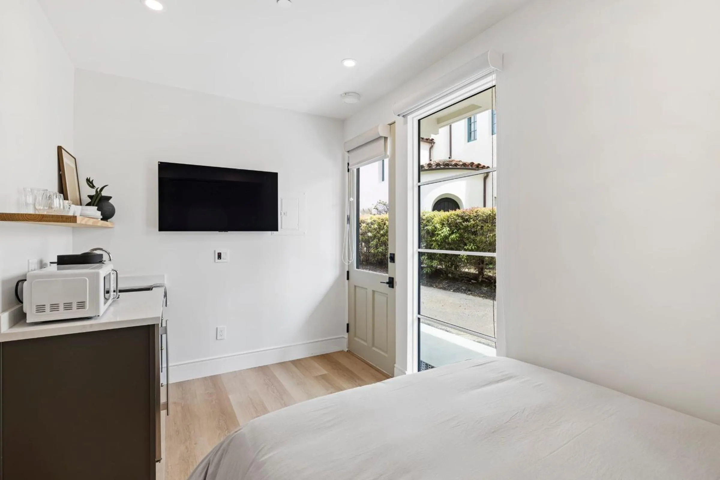 Bed in Casa Jardin - Boutique Suites in Downtown Santa Barbara