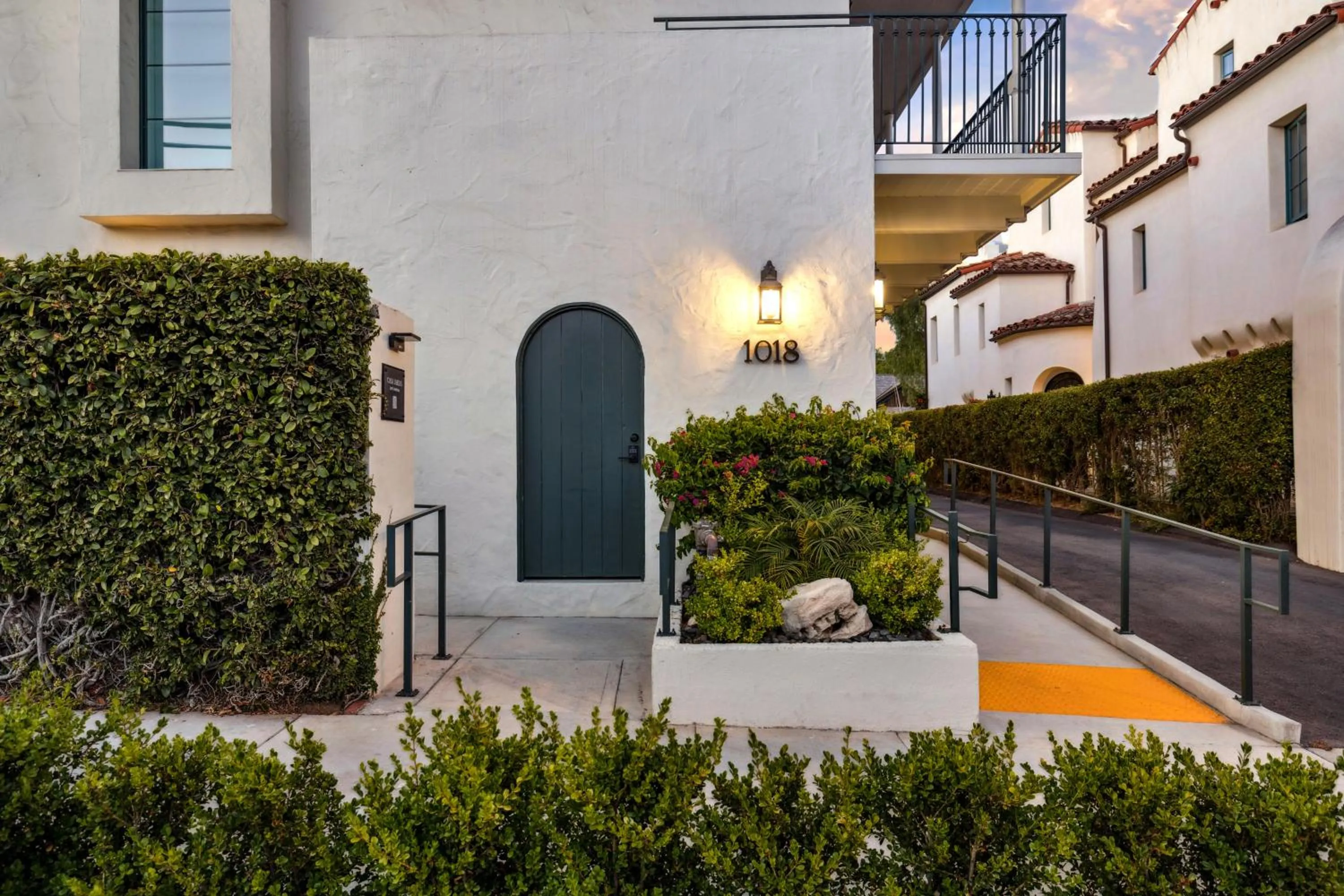Property building in Casa Jardin - Boutique Suites in Downtown Santa Barbara