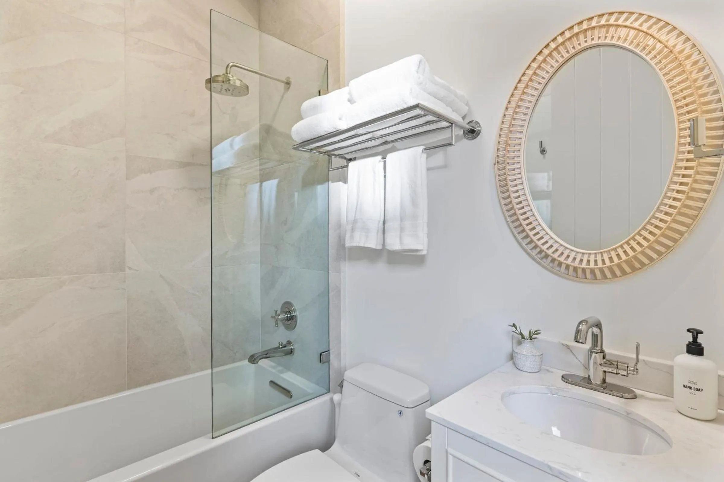 Shower in Casa Jardin - Boutique Suites in Downtown Santa Barbara