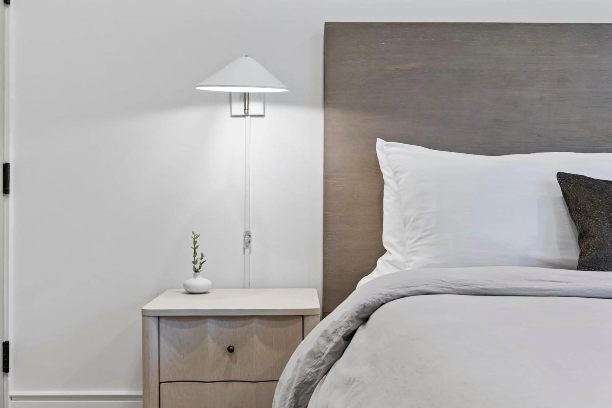 Bed in Casa Jardin - Boutique Suites in Downtown Santa Barbara