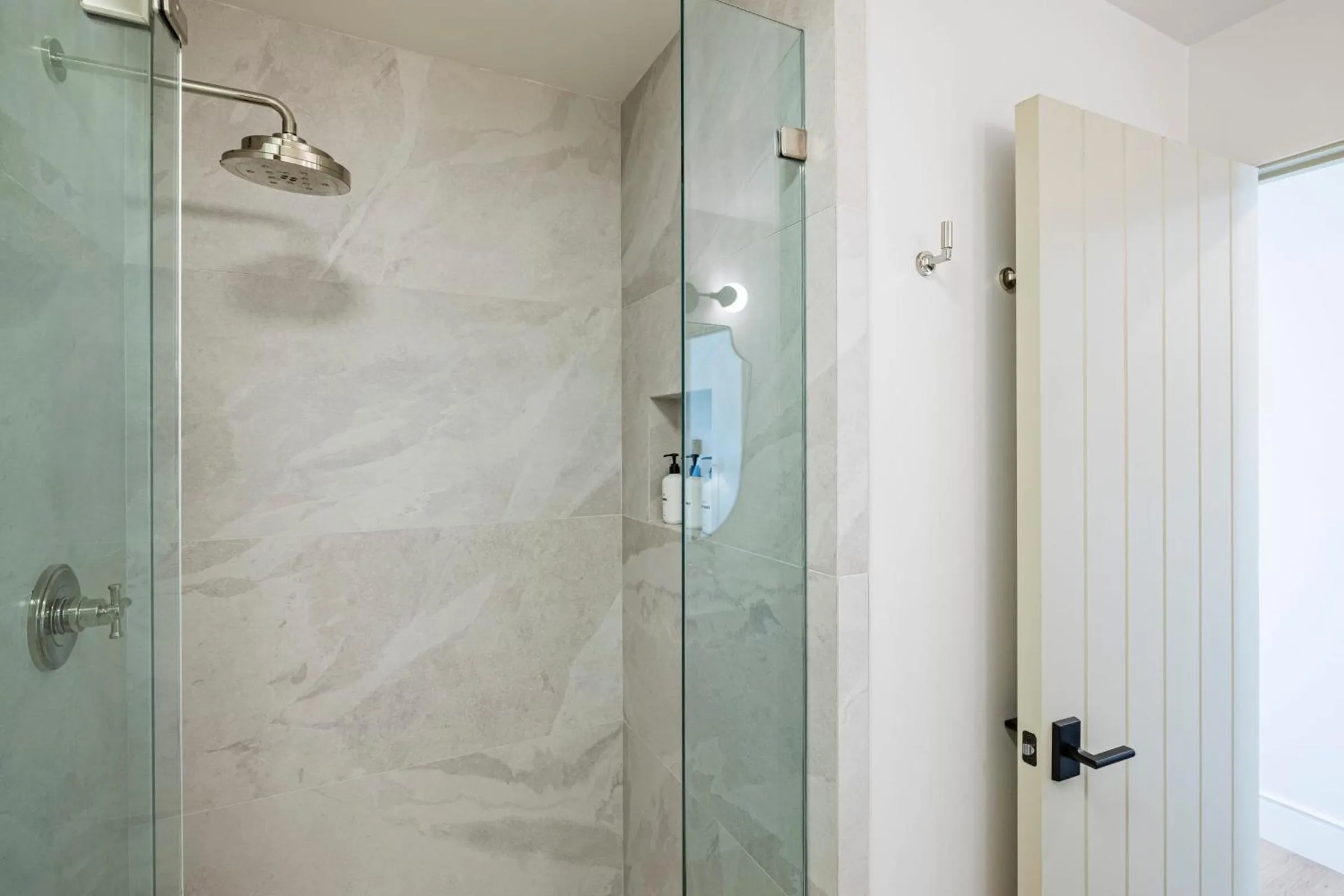 Shower in Casa Jardin - Boutique Suites in Downtown Santa Barbara