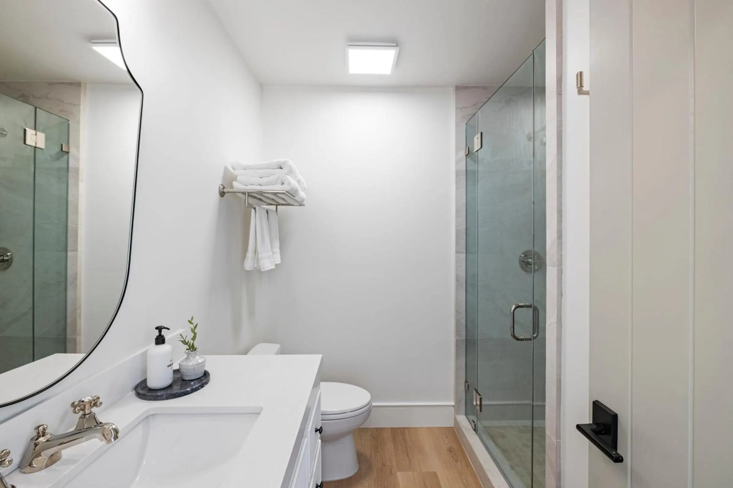Shower in Casa Jardin - Boutique Suites in Downtown Santa Barbara
