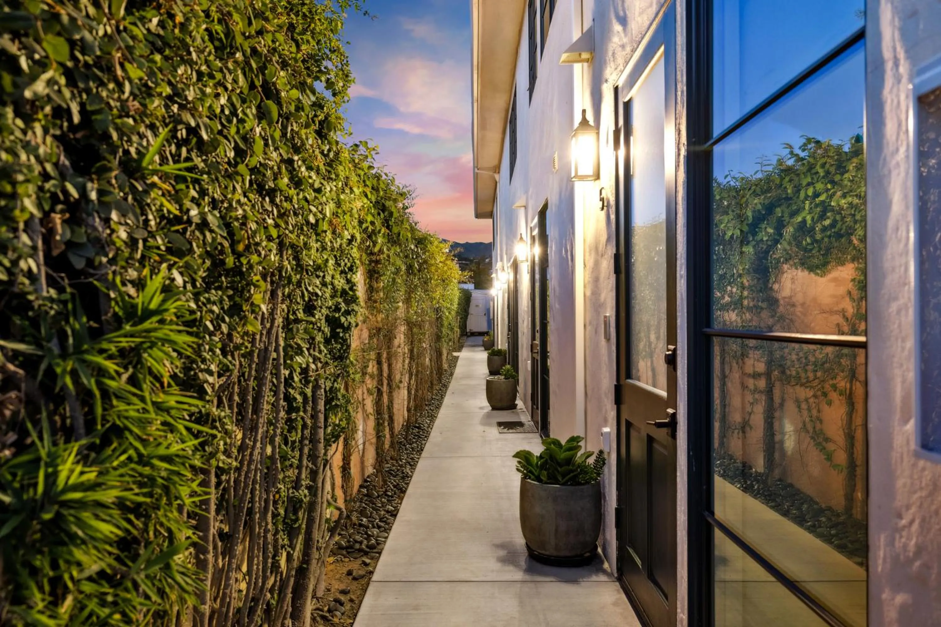 Property building in Casa Jardin - Boutique Suites in Downtown Santa Barbara