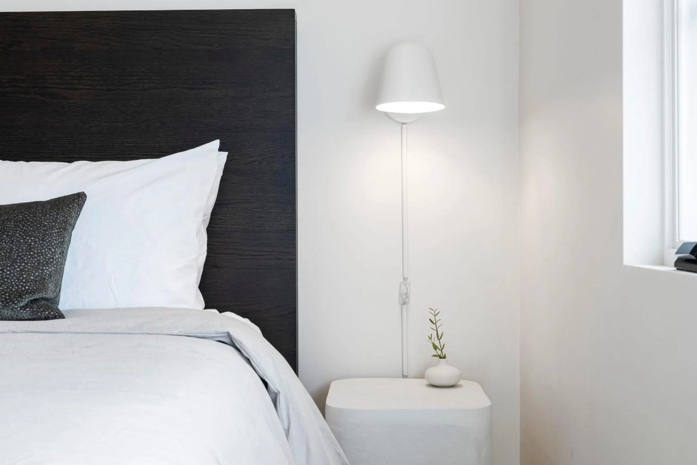 Bed in Casa Jardin - Boutique Suites in Downtown Santa Barbara