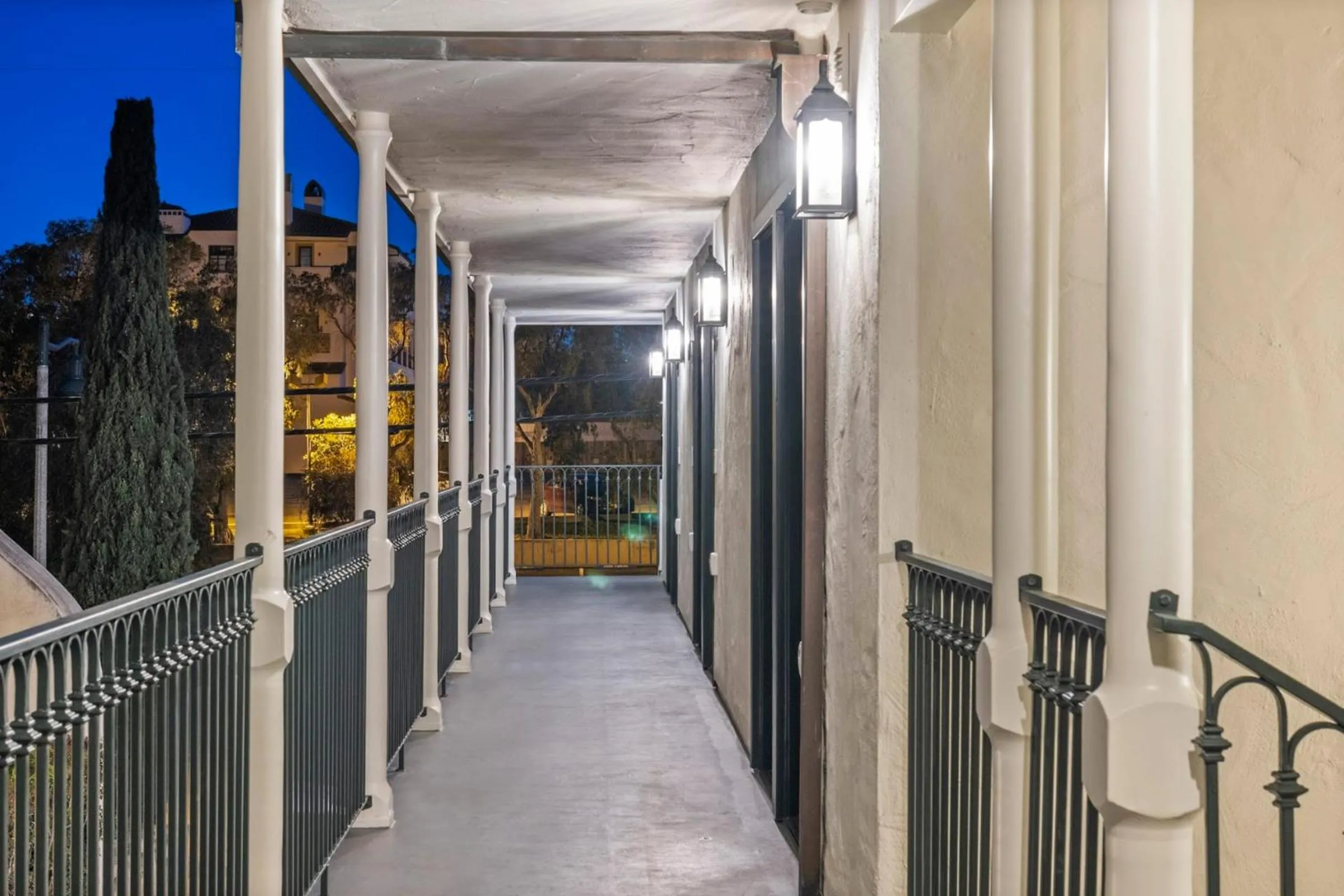 Property building in Casa Jardin - Boutique Suites in Downtown Santa Barbara