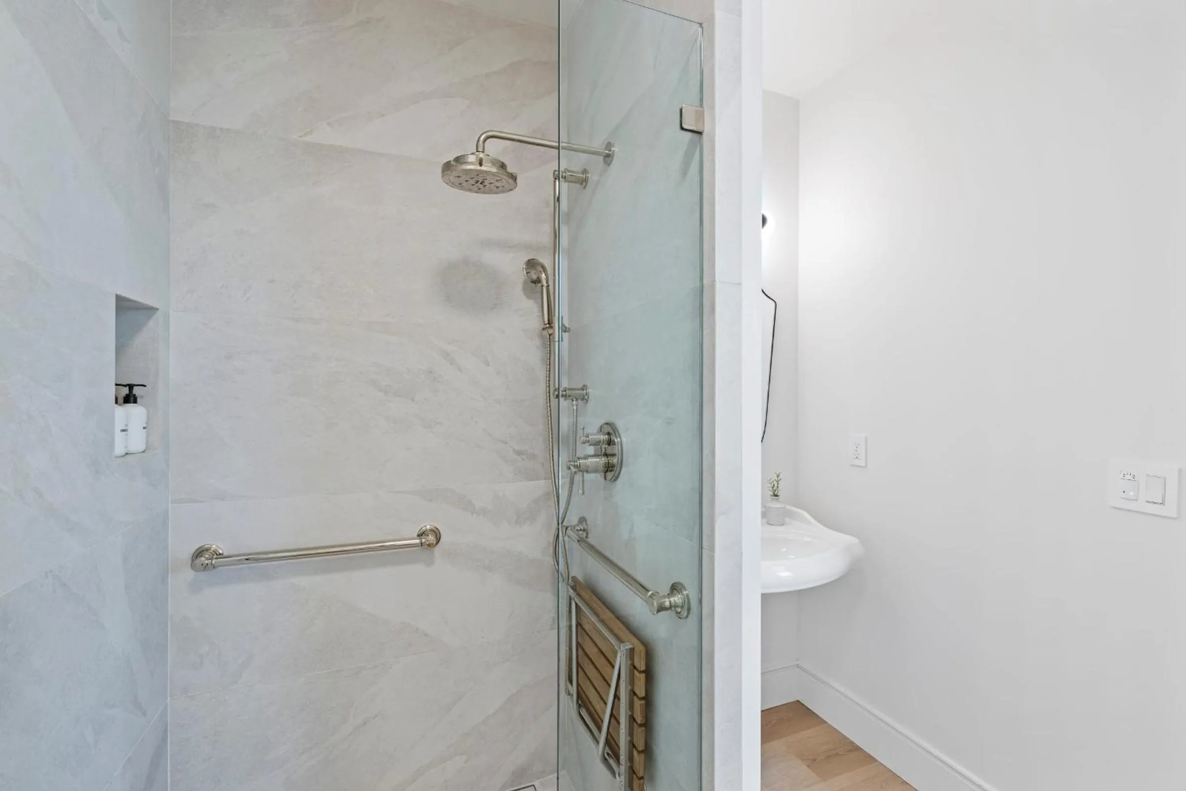 Shower in Casa Jardin - Boutique Suites in Downtown Santa Barbara