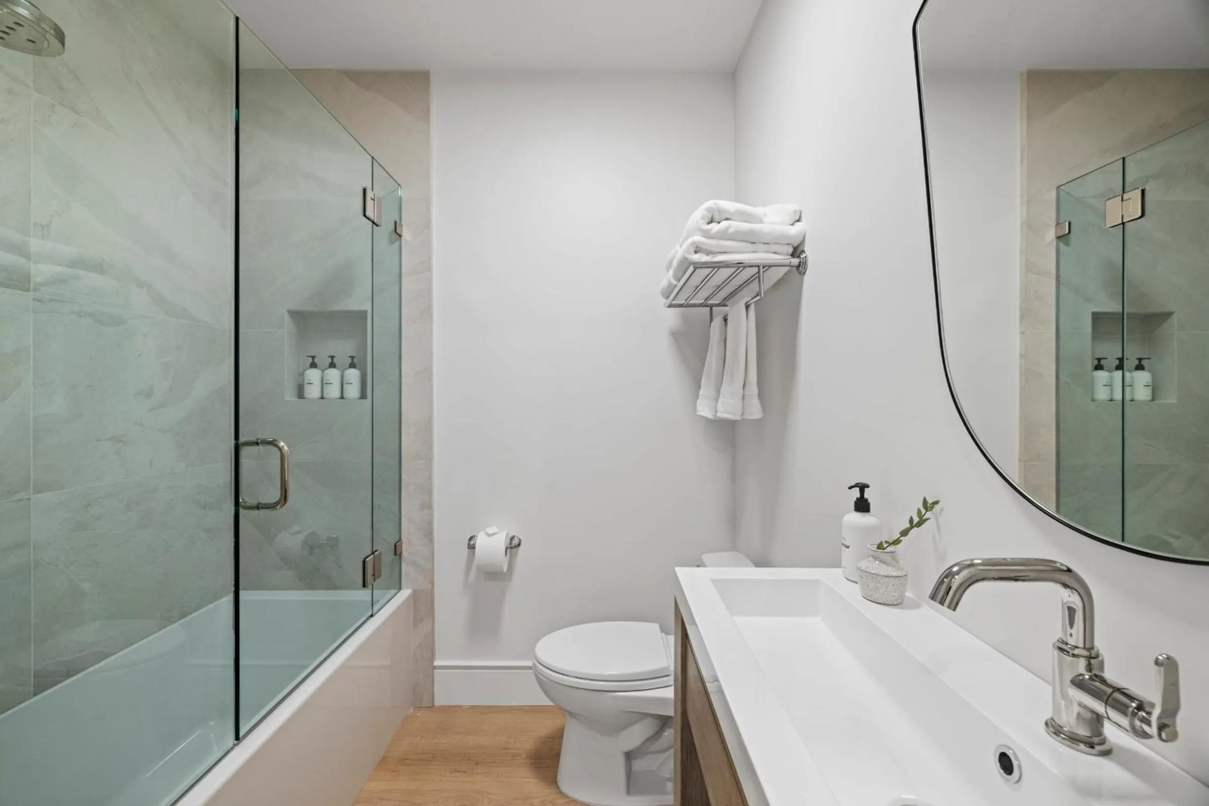 Shower in Casa Jardin - Boutique Suites in Downtown Santa Barbara