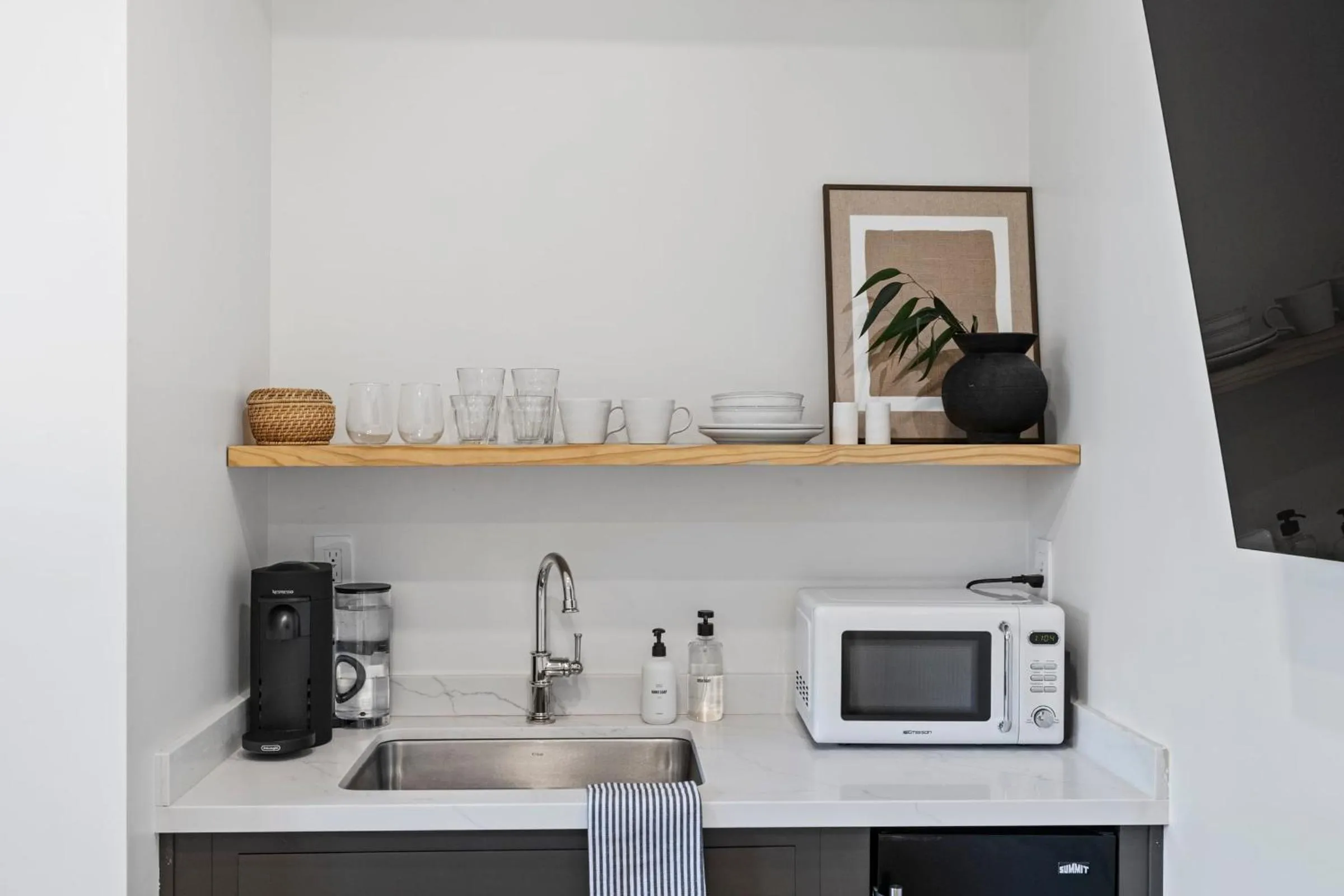 Coffee/tea facilities in Casa Jardin - Boutique Suites in Downtown Santa Barbara