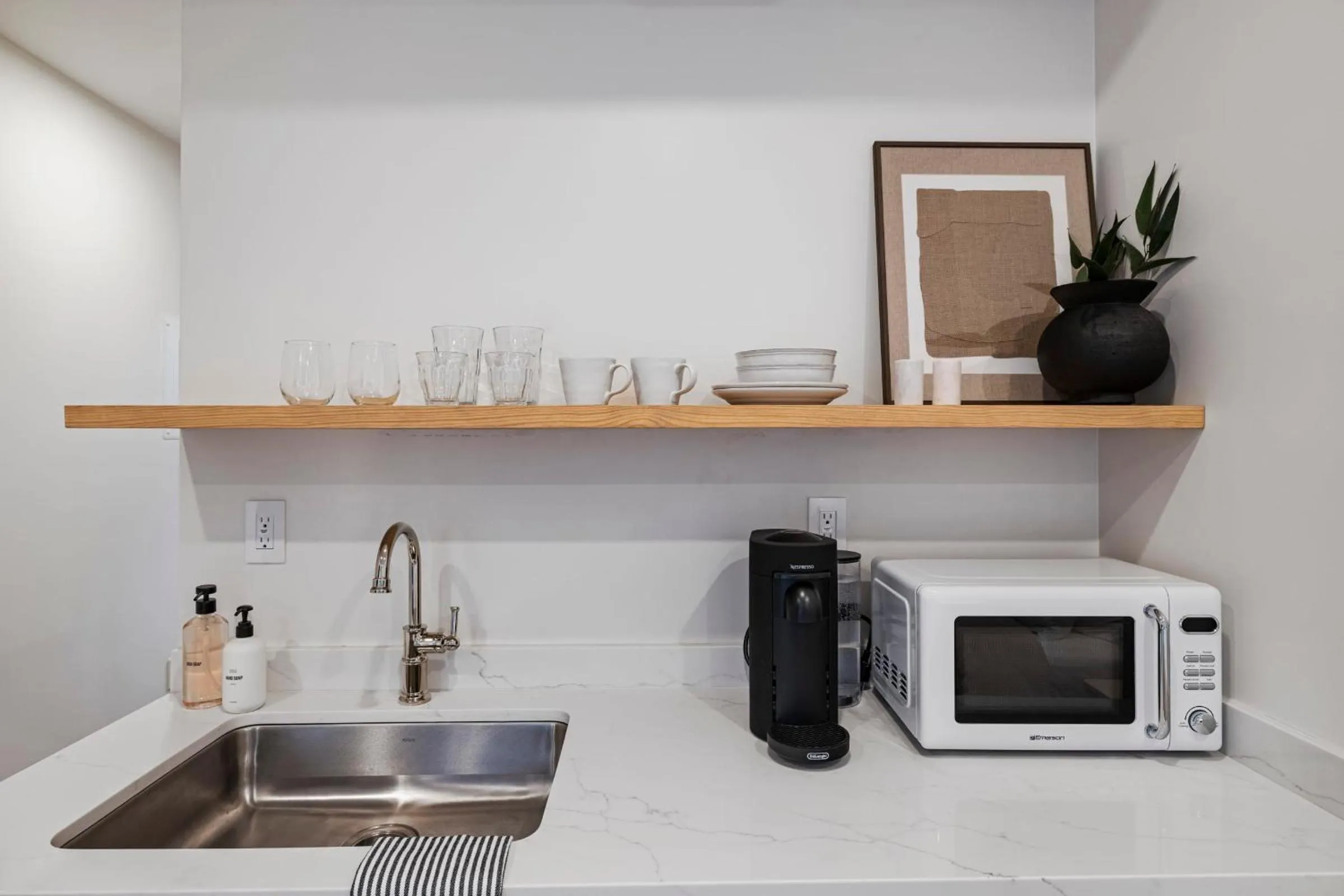 Coffee/tea facilities in Casa Jardin - Boutique Suites in Downtown Santa Barbara