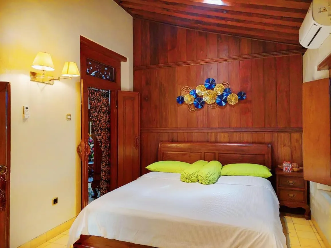 Bed in nDalem Kartowikoro 1835