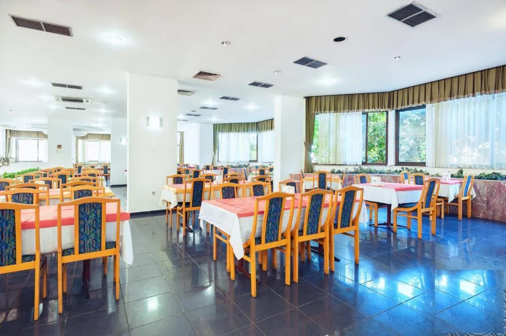 Restaurant/places to eat in SUNSHİNE OTEL