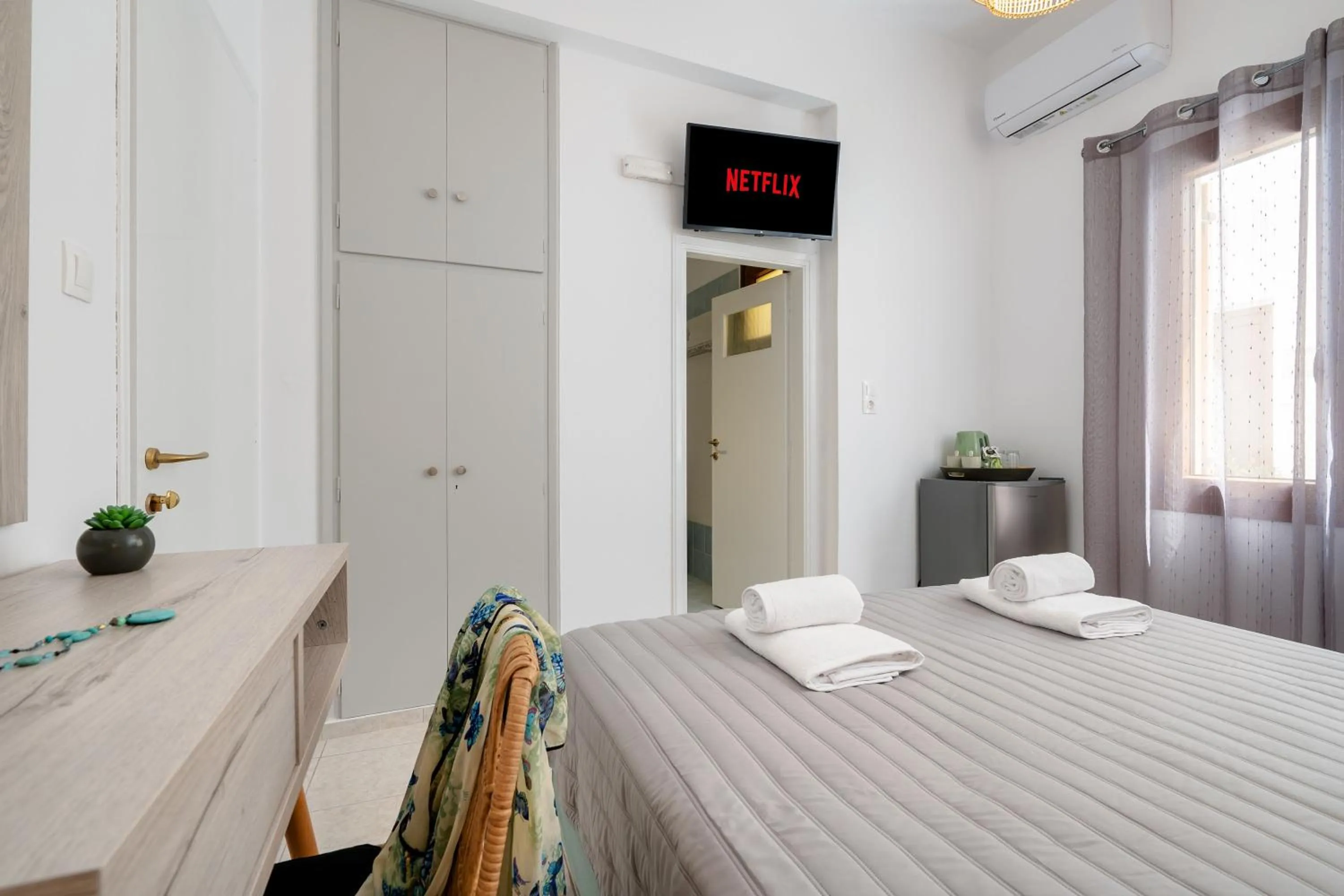 TV and multimedia, Bed in NaxosAir1