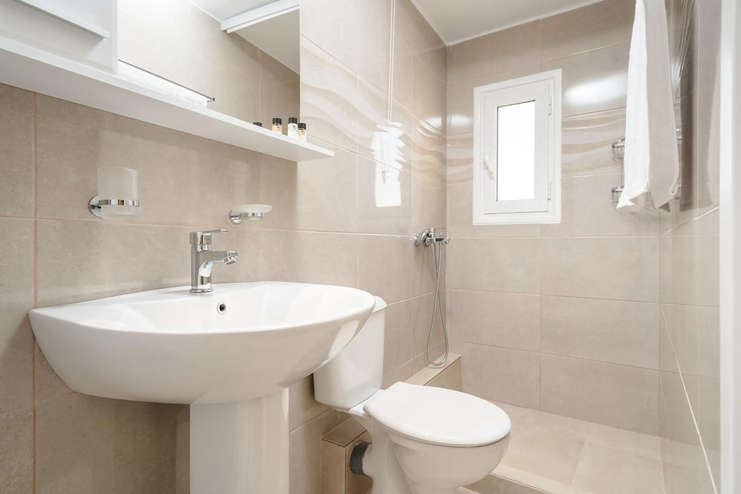 Bathroom in NaxosAir1