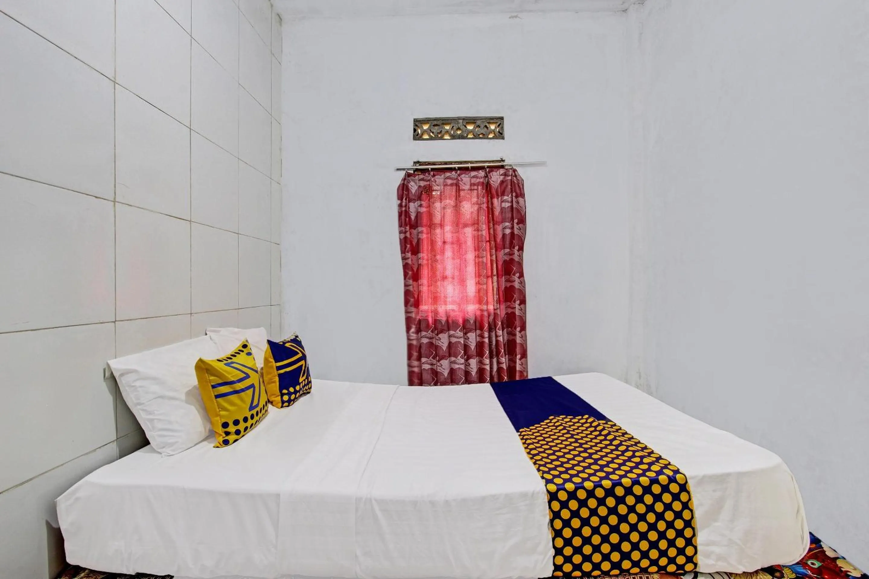 Bedroom, Bed in Hotel O Guest House Pak Darso
