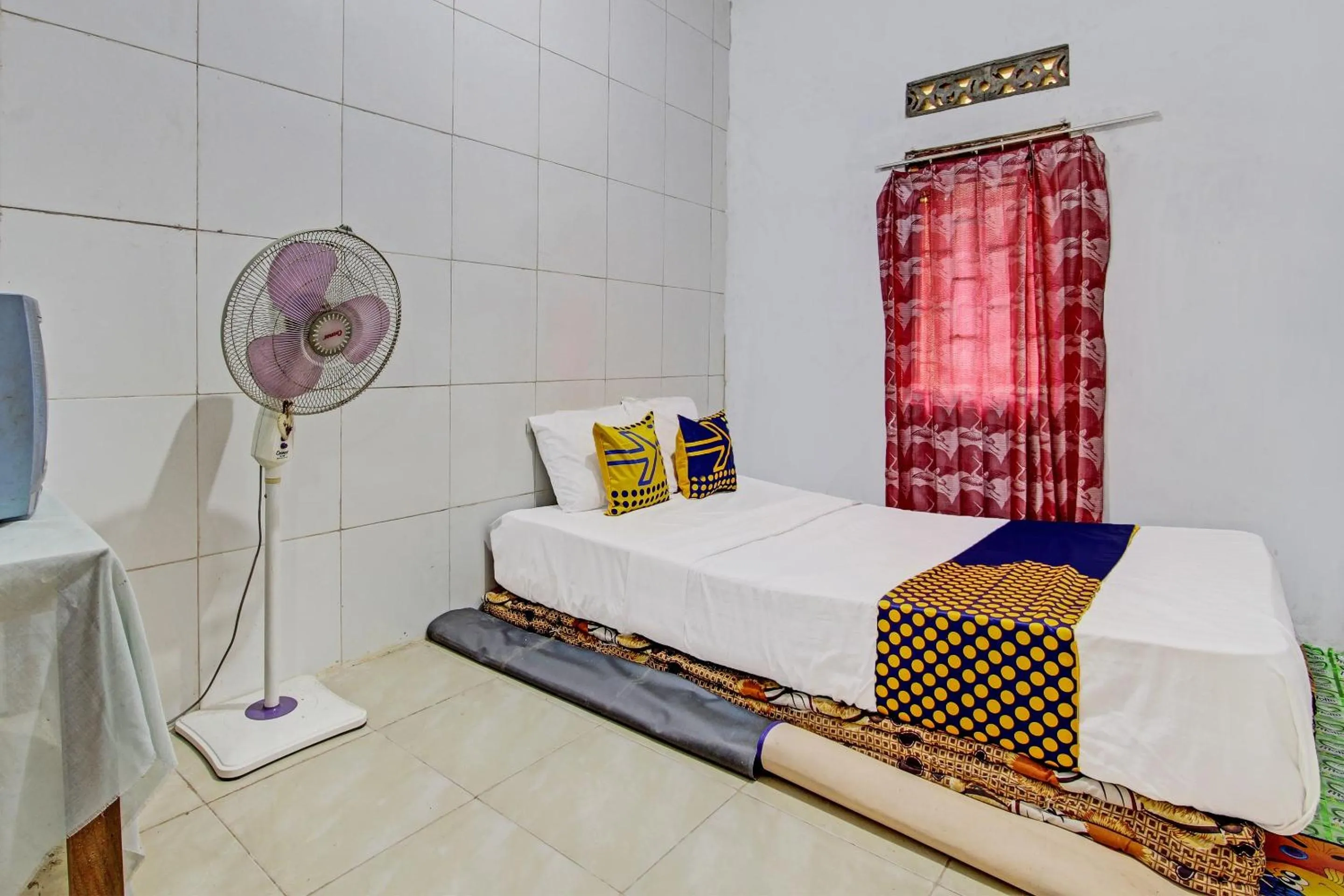 Bedroom, Bed in Hotel O Guest House Pak Darso