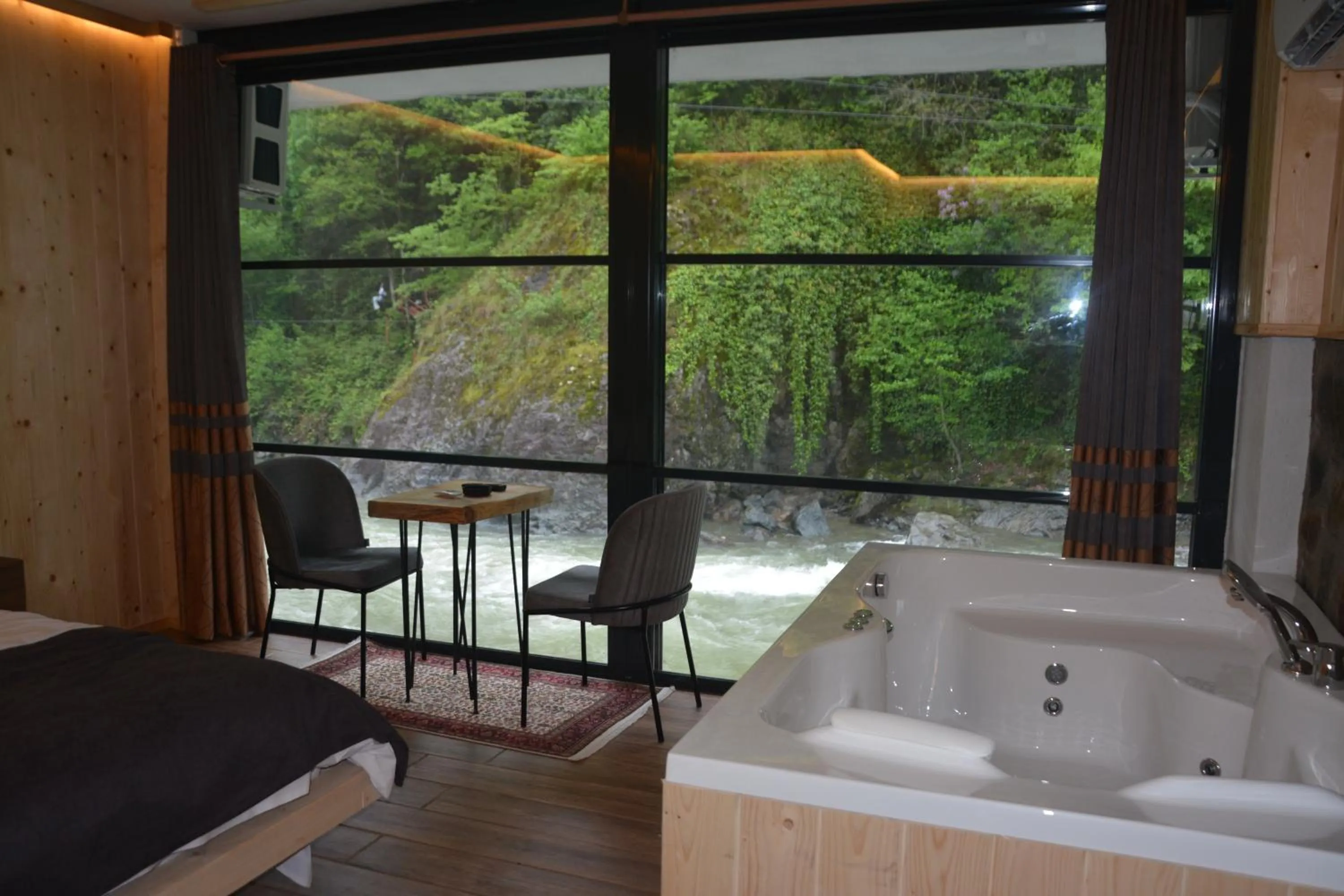 DOĞAL SUİT BUNGALOV