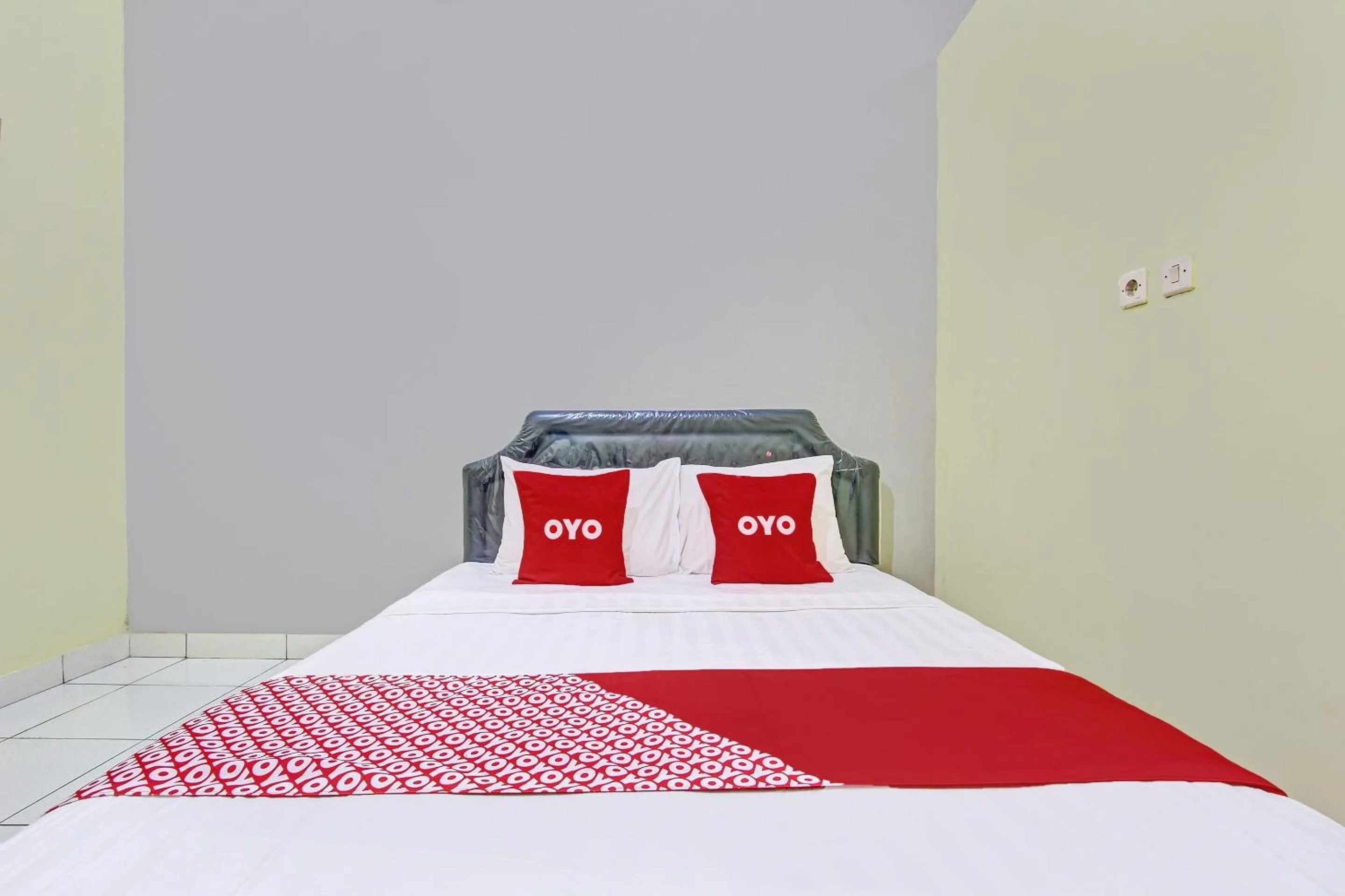 Bedroom in Hotel O Guest House Inayah Syariah