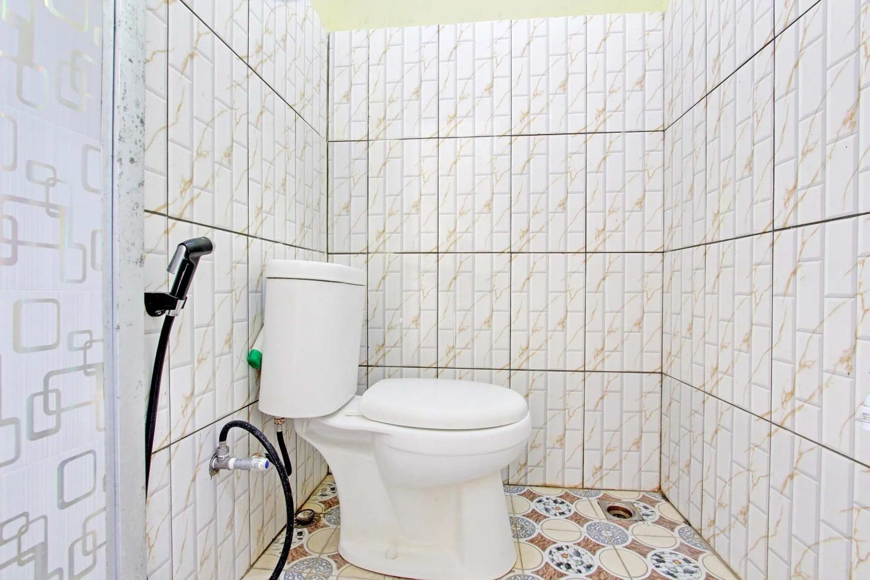 Bathroom in Hotel O Guest House Inayah Syariah