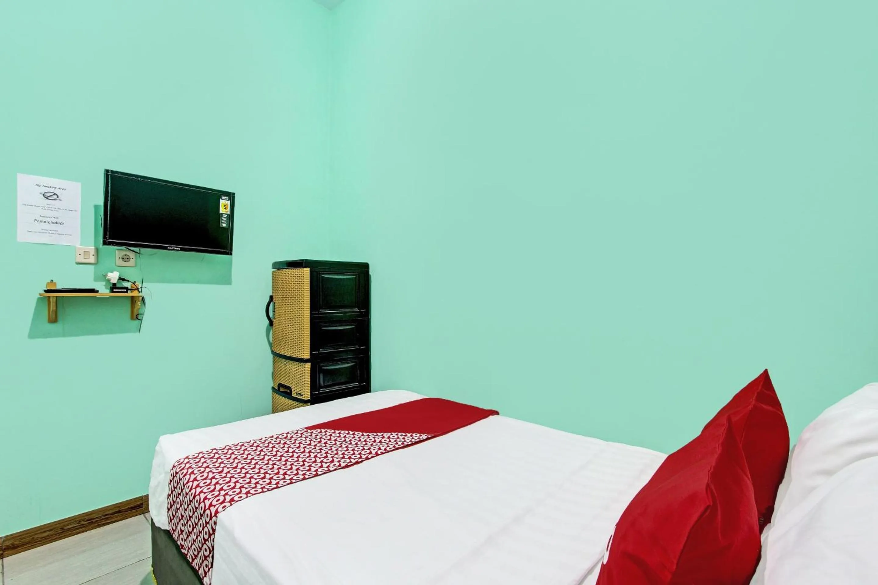 Bedroom in Hotel O Guest House Inayah Syariah