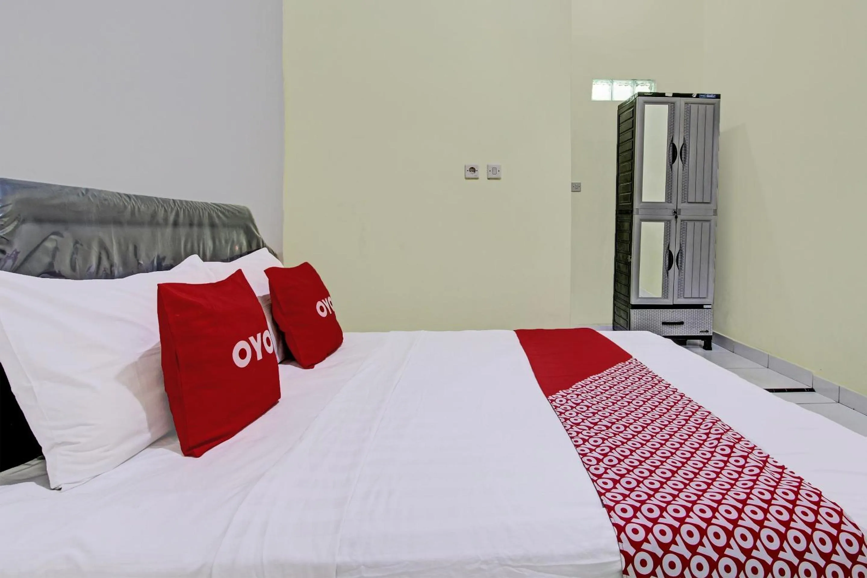 Bedroom in Hotel O Guest House Inayah Syariah